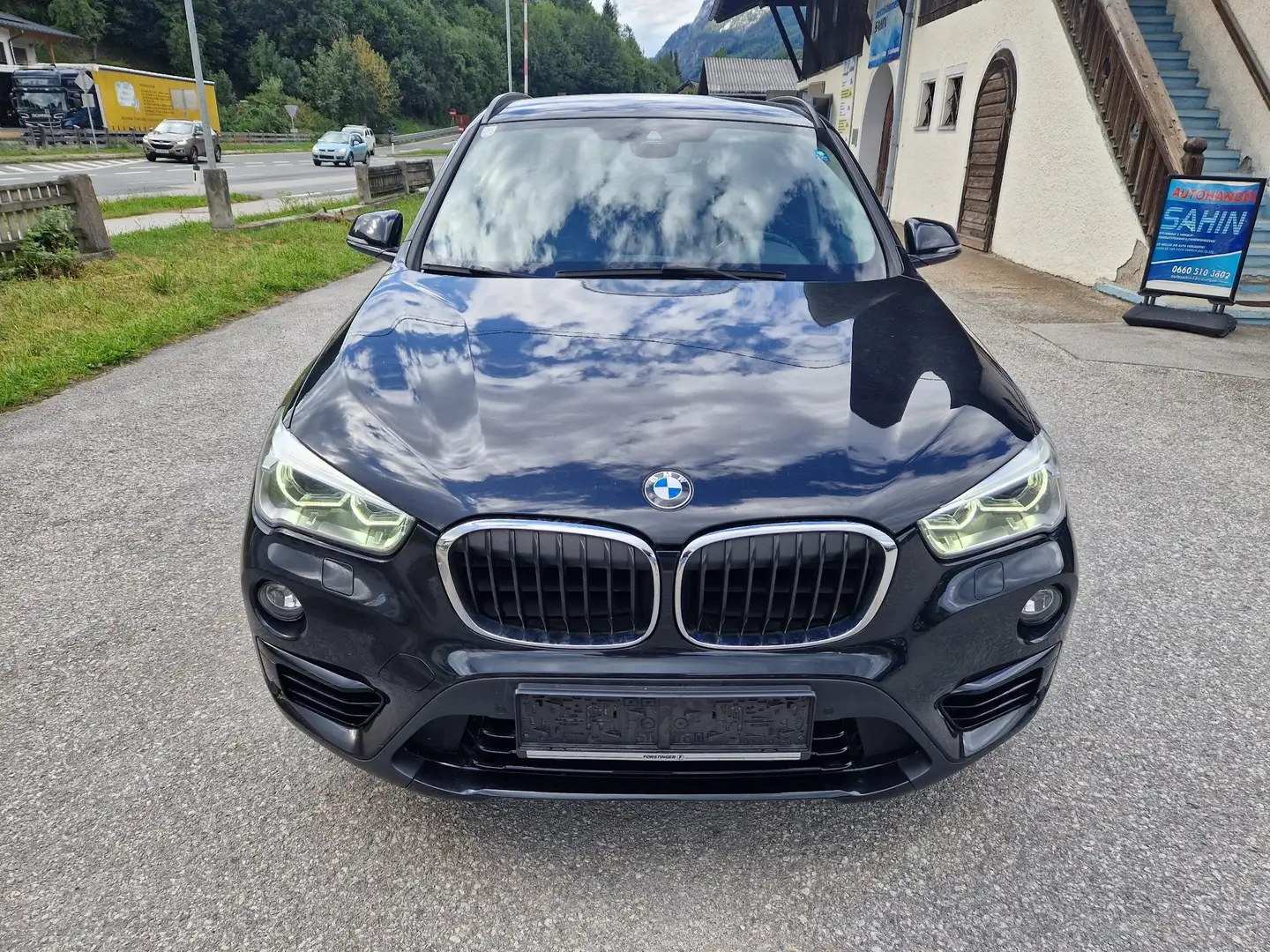 BMW X1 xDrive 18 d Sport Line Schwarz - 2