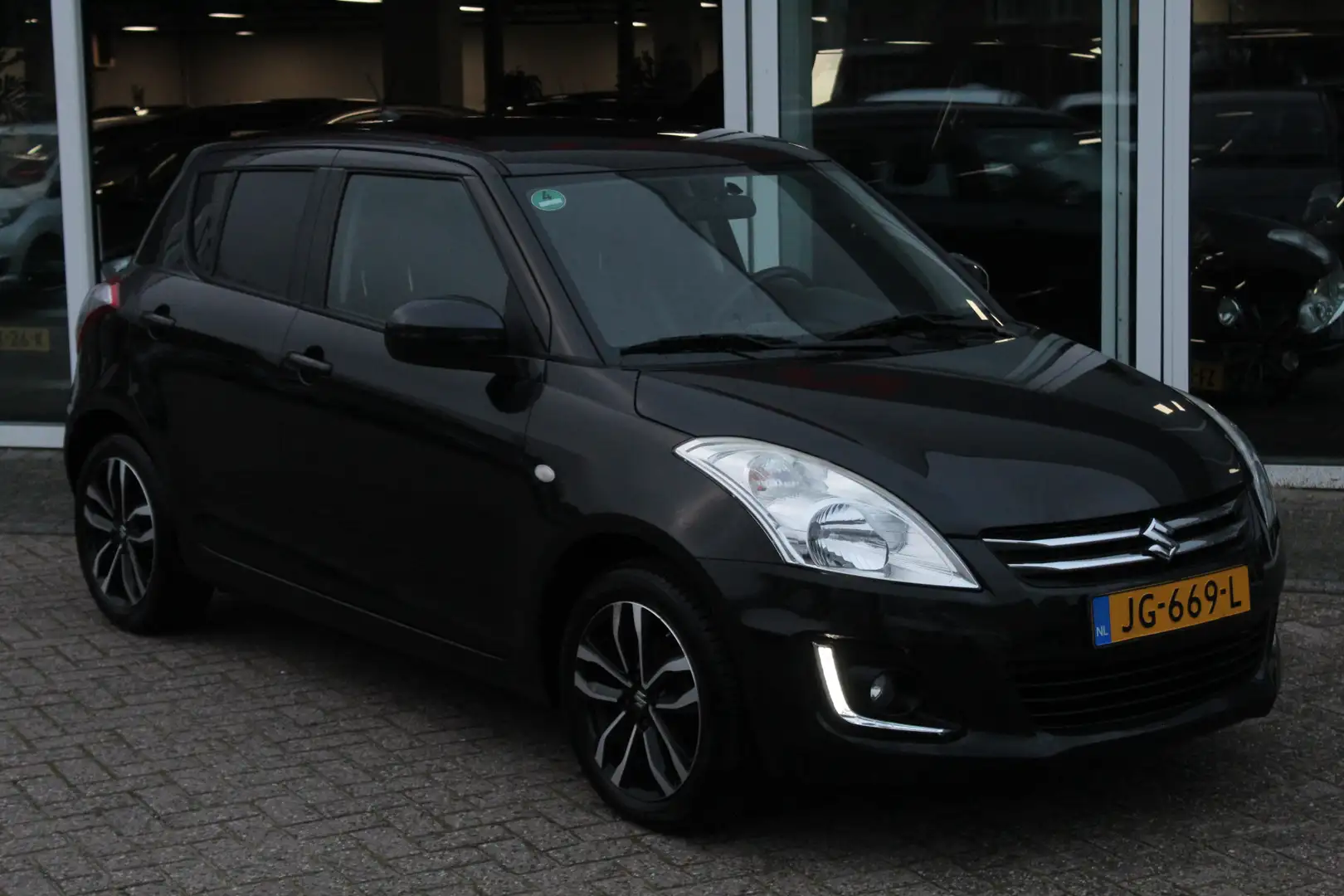 Suzuki Swift 1.2 Exclusive EASSS Zwart - 2