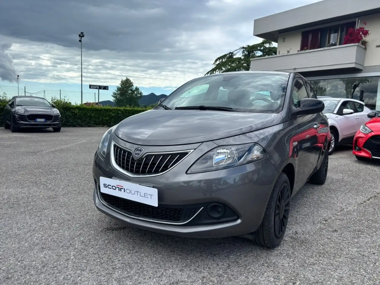 Lancia Ypsilon 1.0 FireFly Hybrid Elefantino Grigio - 1