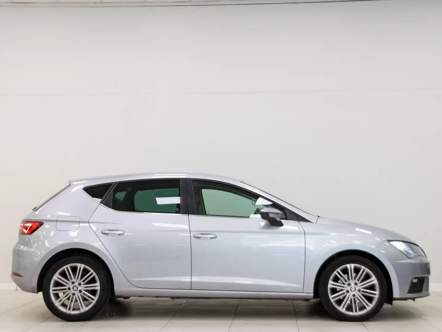 SEAT Leon 1.4 TSI S&S Xcellence 125 Plateado - 2