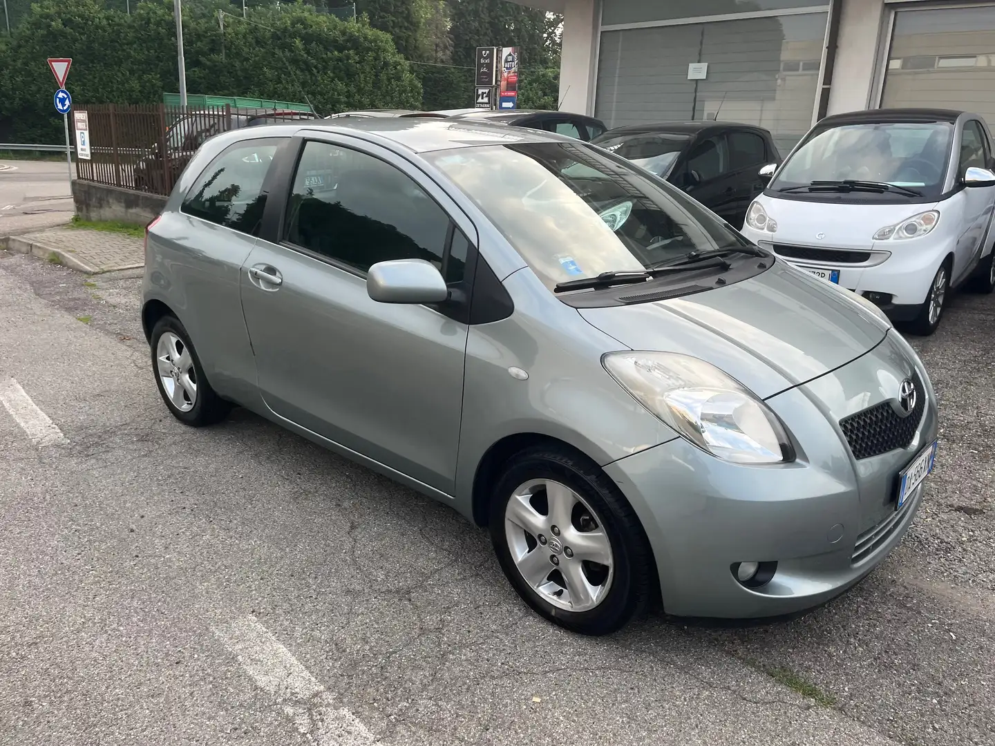 Toyota Yaris 3Porte/1.3benzina/Euro4/neopatentato/unico pr. Gris - 2