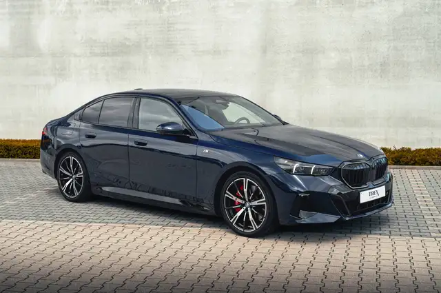 BMW 550 e xDrive M Sportpakket Pro/ Iconic Glow/ HUD/ Pano/ 360°/ Bowers&Wilkins/ Stoelventilatie