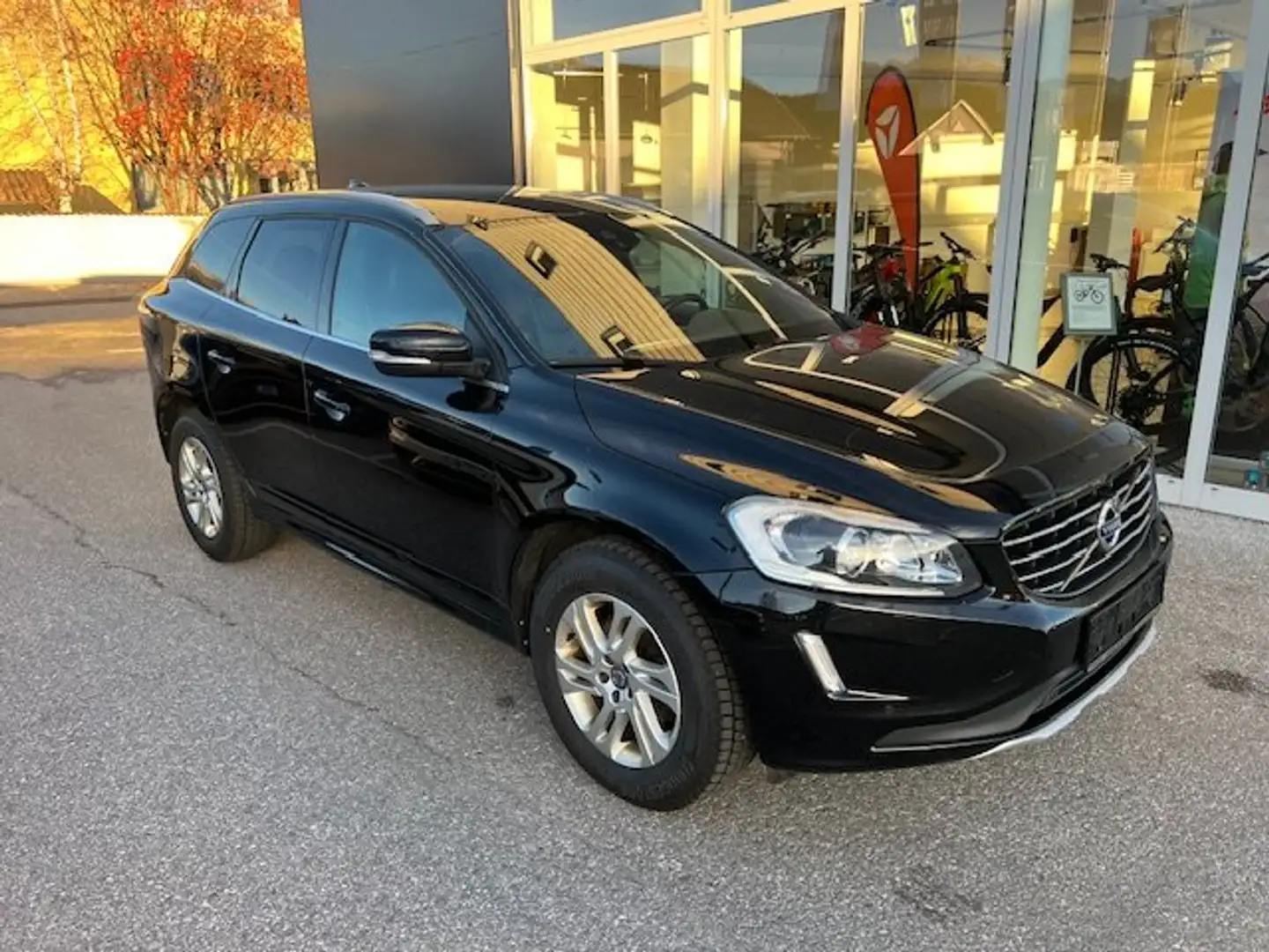 Volvo XC60 D4 Dynamic AWD Geartronic Diesel Allrad Schwarz - 1