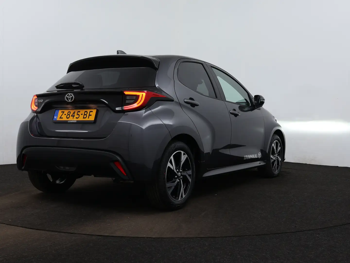 Toyota Yaris 1.5 VVT-i First Edition Demo Grijs - 2
