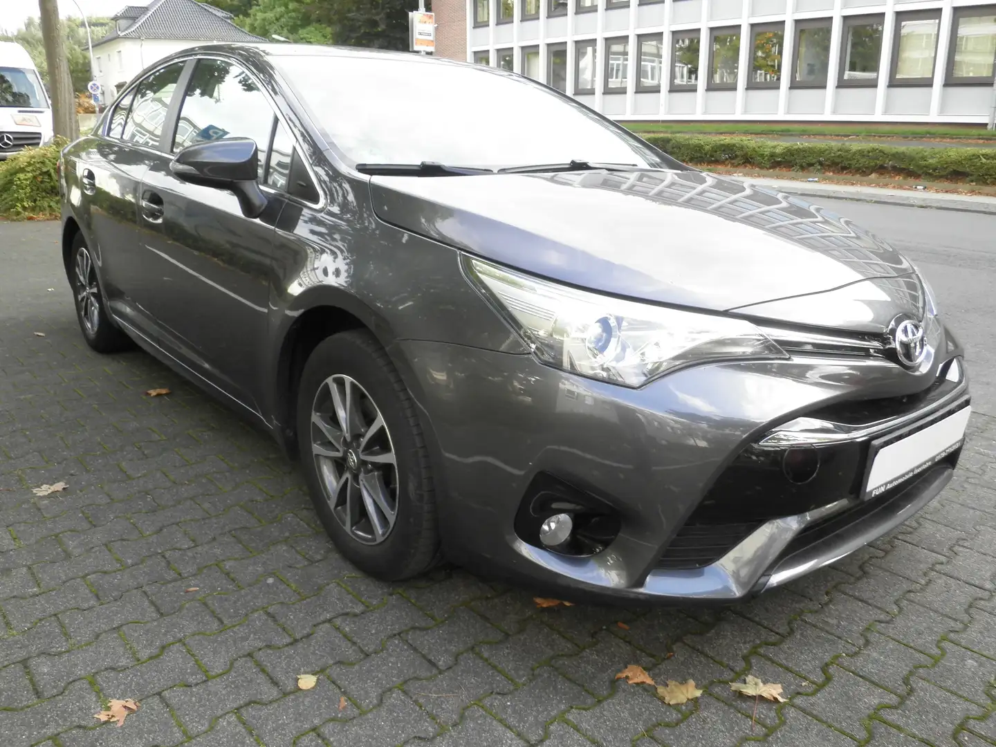 Toyota Avensis Comfort*SCHECKH*1.HD*AUTOMATIK Grau - 1