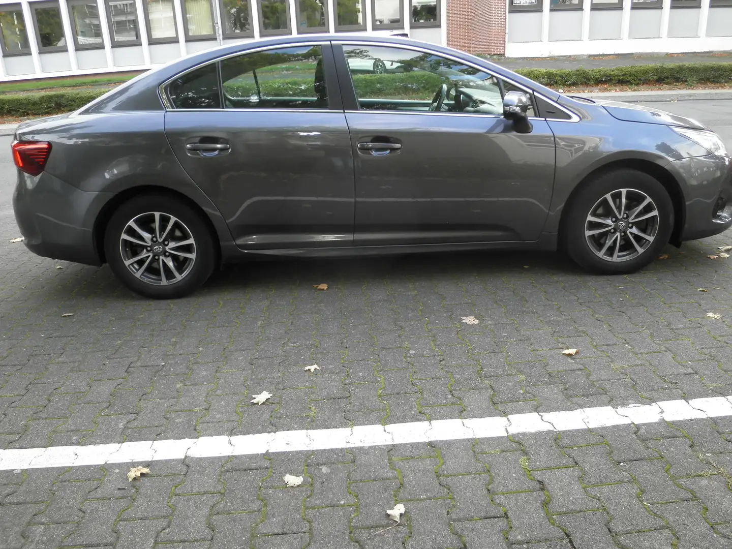 Toyota Avensis Comfort*SCHECKH*1.HD*AUTOMATIK Grau - 2