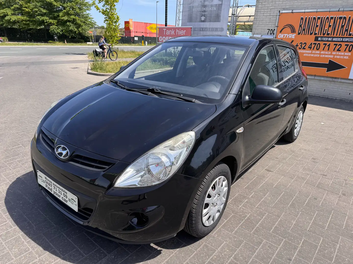 Hyundai i20 1.2i Lounge MY2011 Zwart - 2