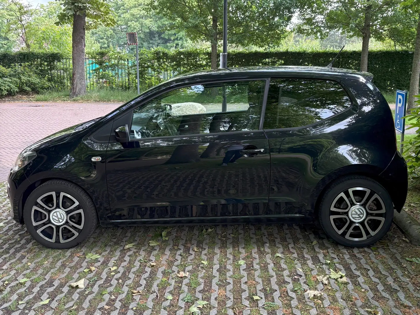 Volkswagen up! up! 1.0 high up! BlueM. Zwart - 2