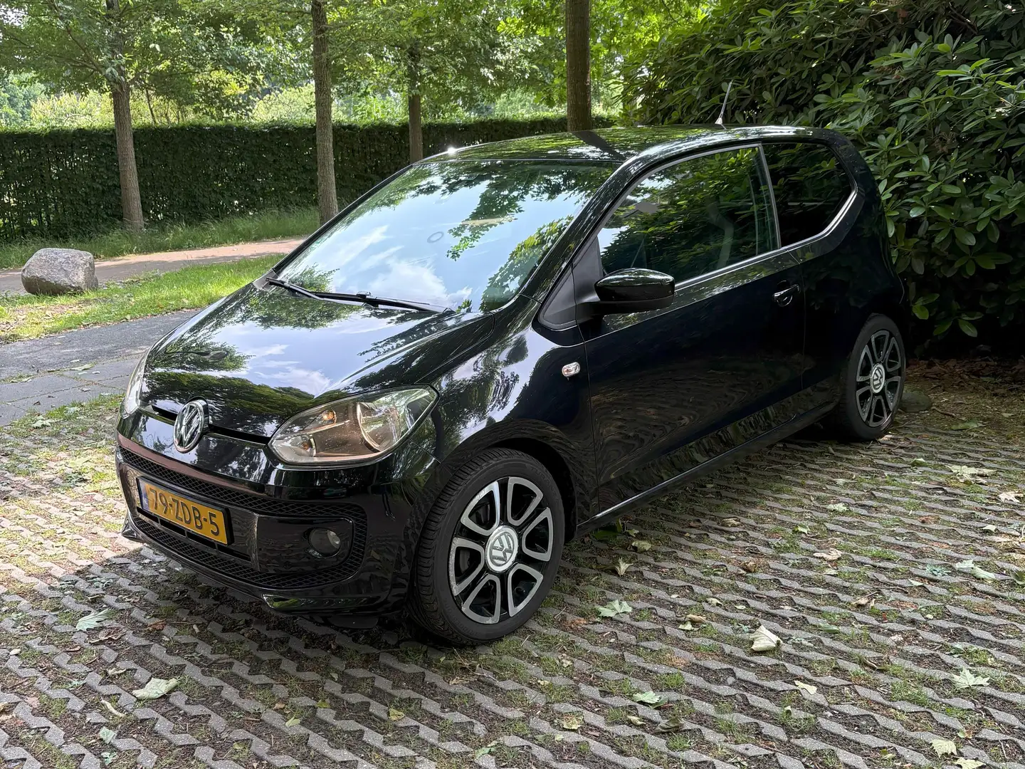 Volkswagen up! up! 1.0 high up! BlueM. Zwart - 1