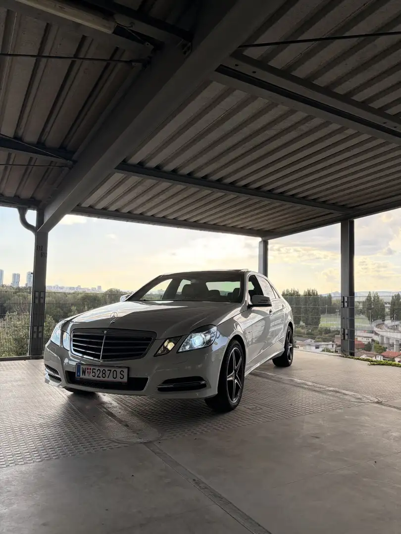 Mercedes-Benz E 220 CDI DPF BlueEFFICIENCY Automatik Avantgarde Weiß - 1