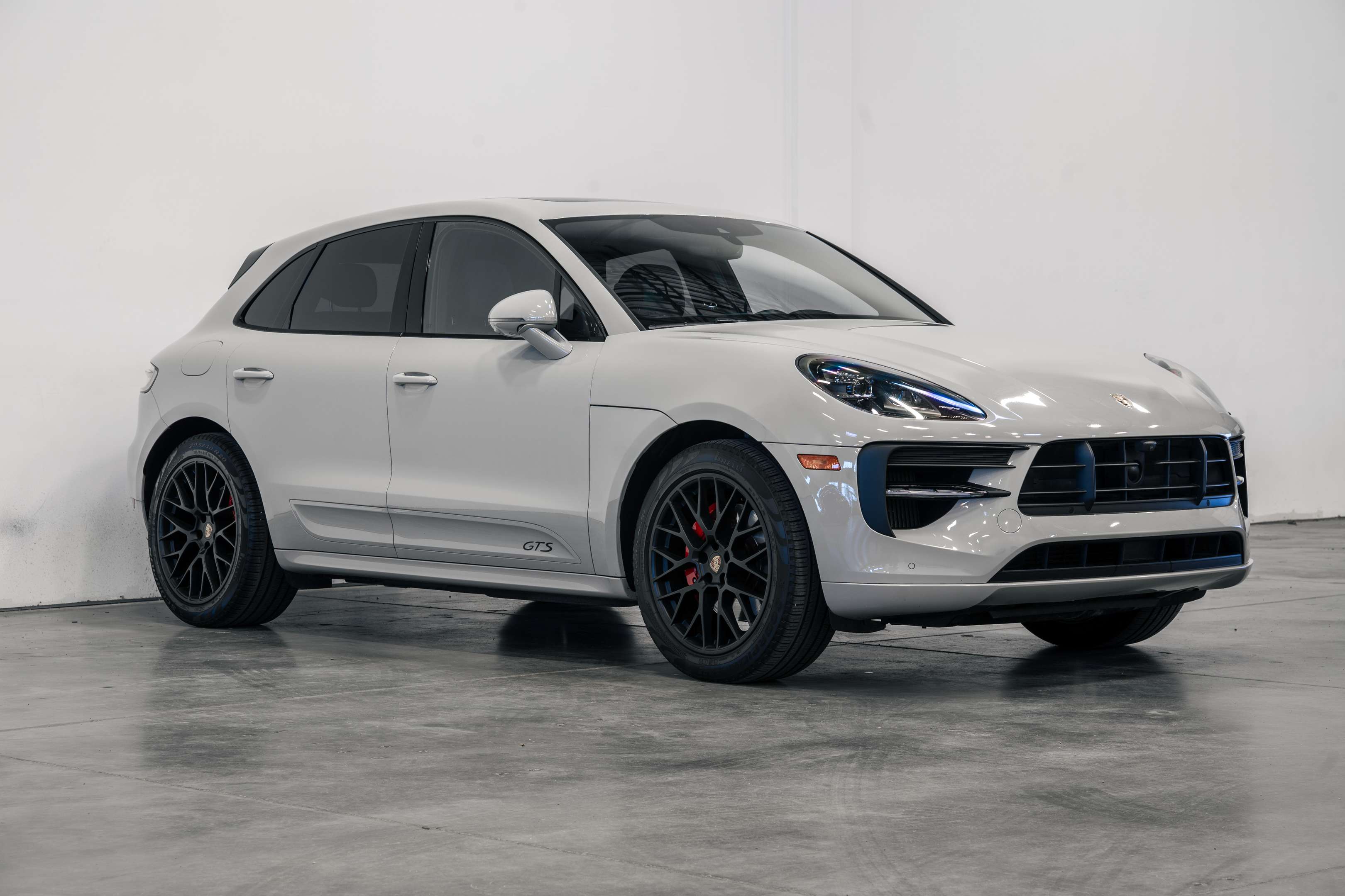2021 Porsche Macan GTS alt 3