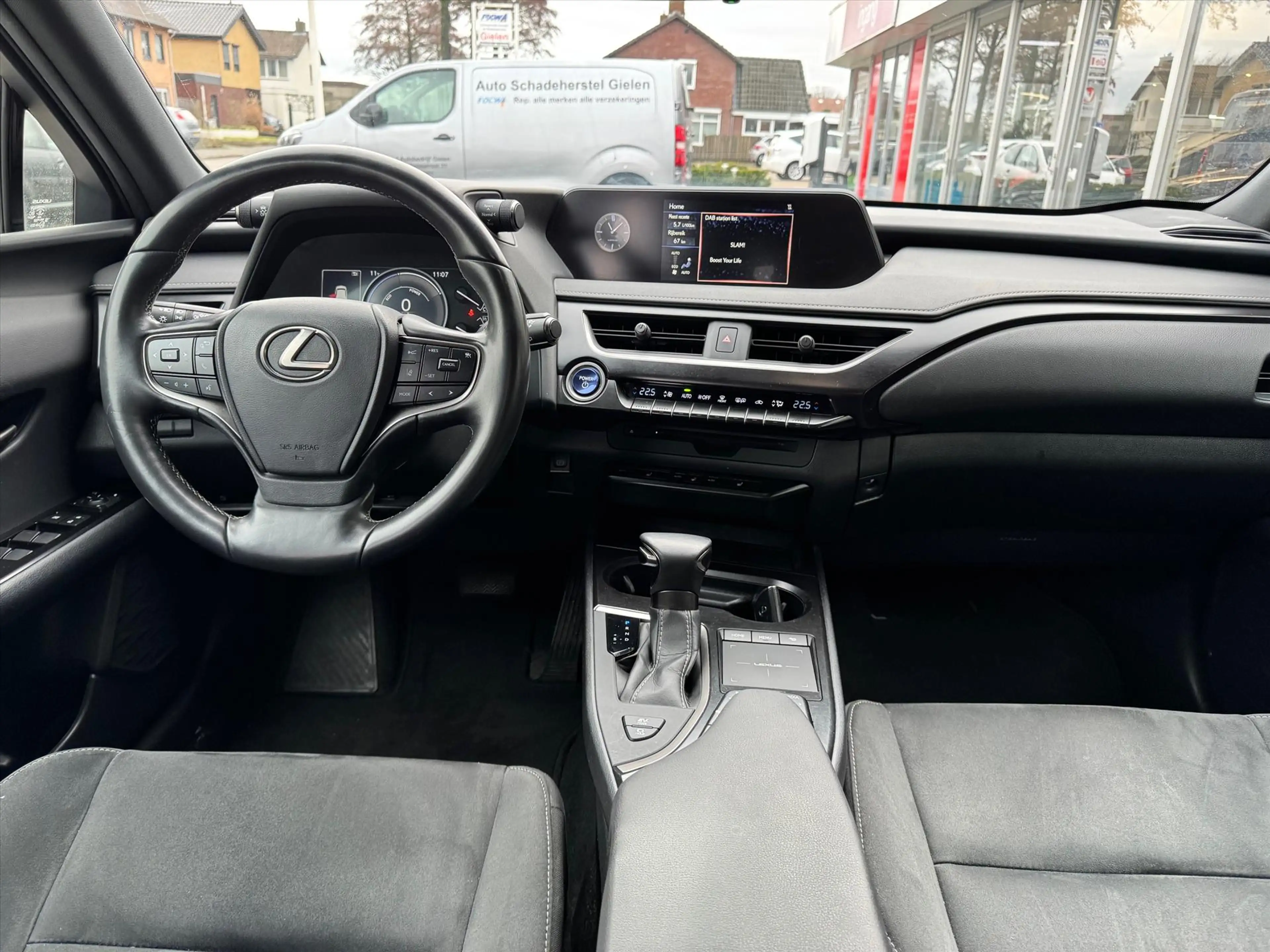 Lexus UX 250h Preference Line | 18 inch, Stoel + Stuurverwarming — photo 11