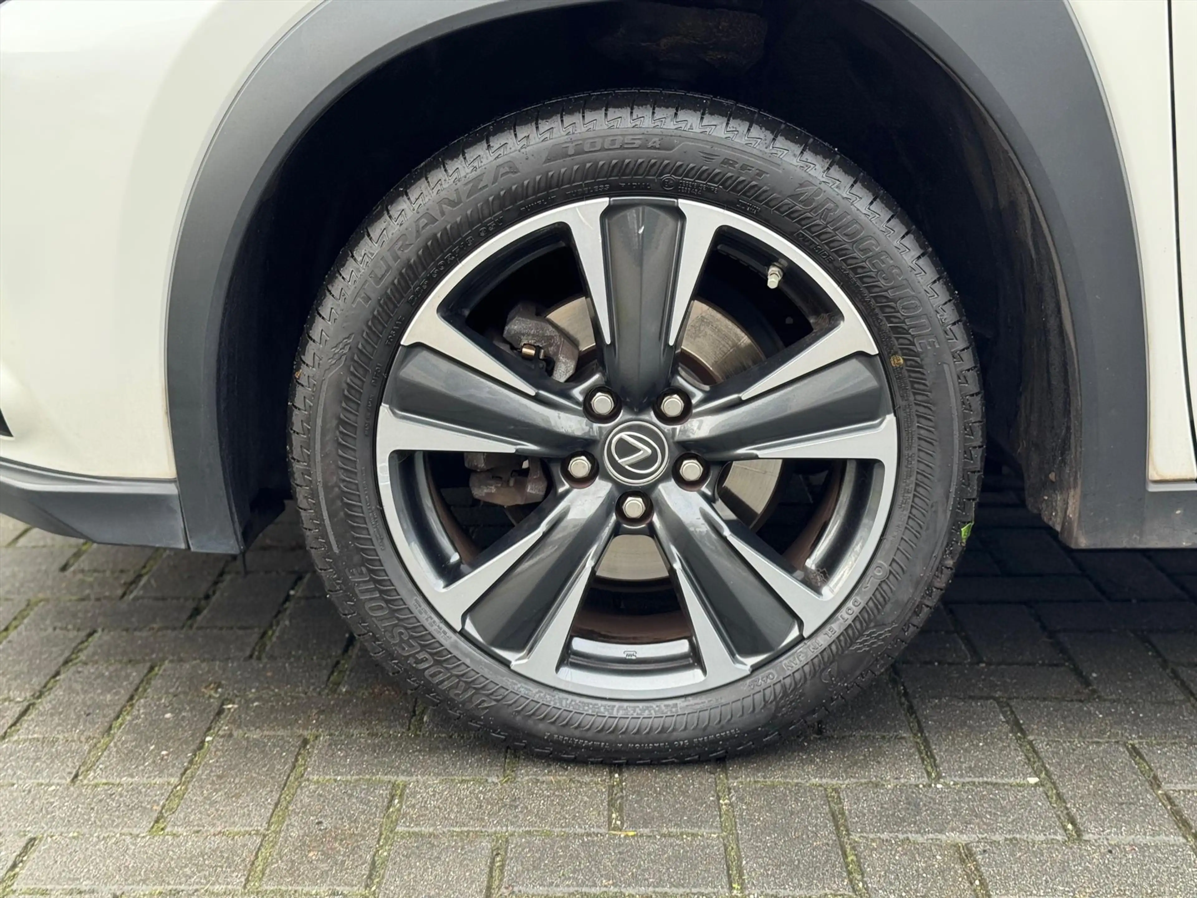 Lexus UX 250h Preference Line | 18 inch, Stoel + Stuurverwarming — photo 10