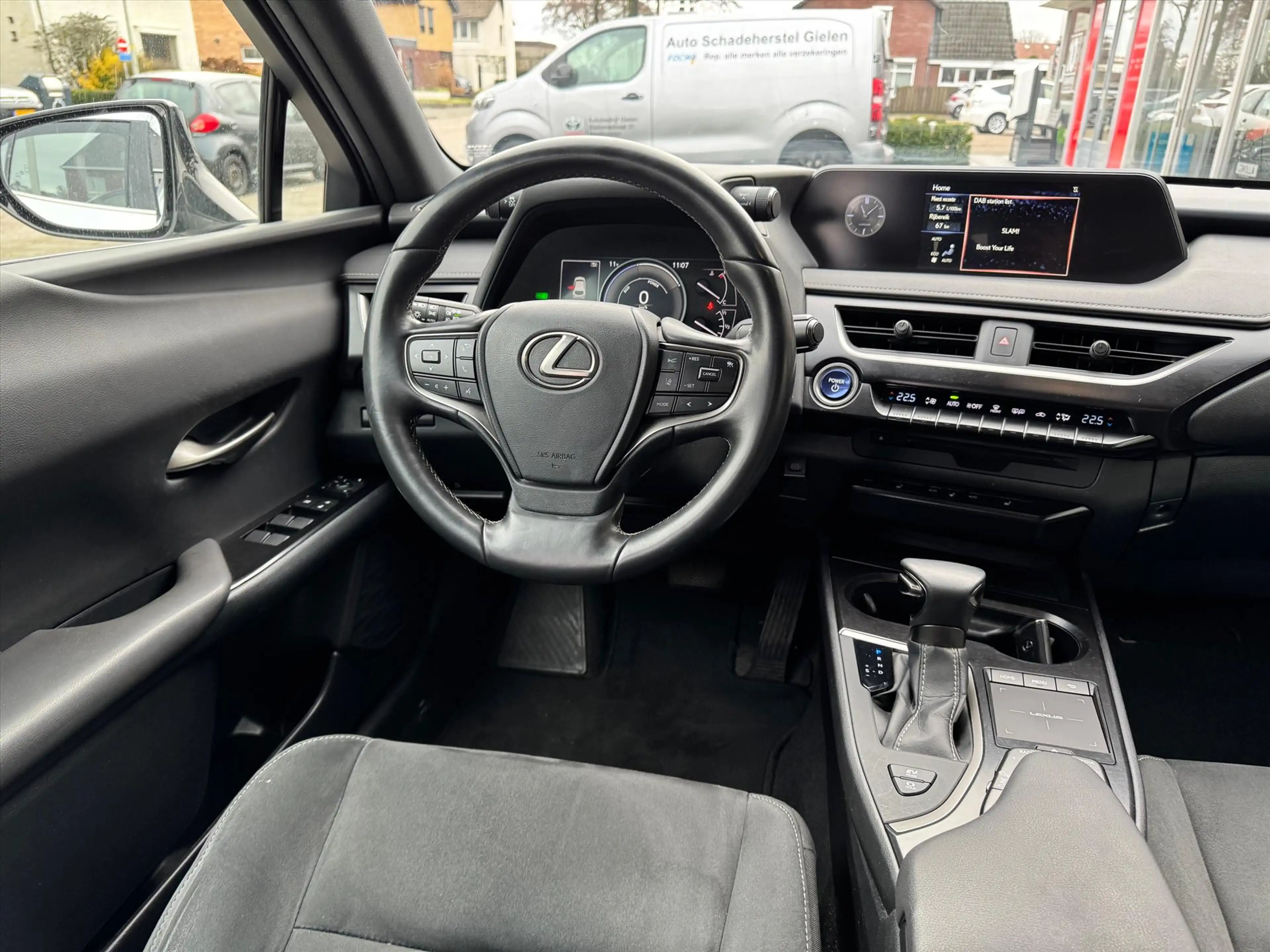 Lexus UX 250h Preference Line | 18 inch, Stoel + Stuurverwarming — photo 12