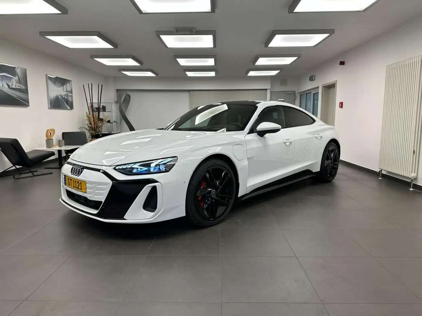 Audi e-tron GT S  e-tron GT Белый - 1