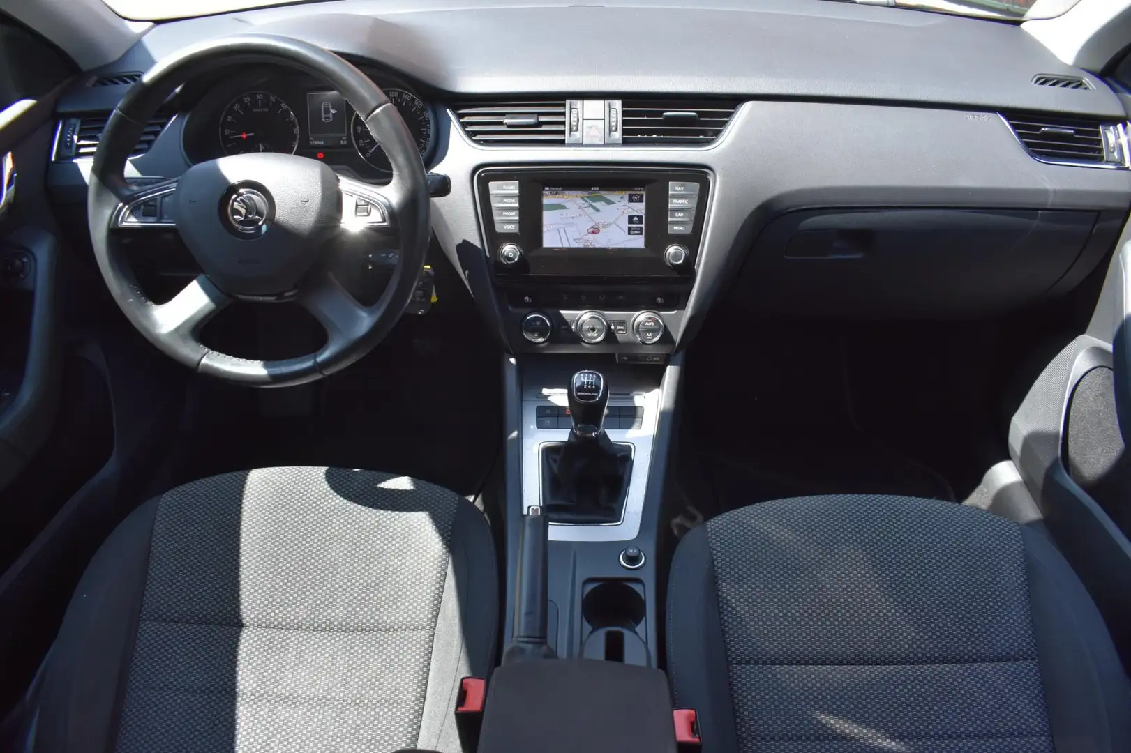 Skoda Octavia Combi 1.6 TDI Greenline Businessline '14 Navi Clim Zwart - 2