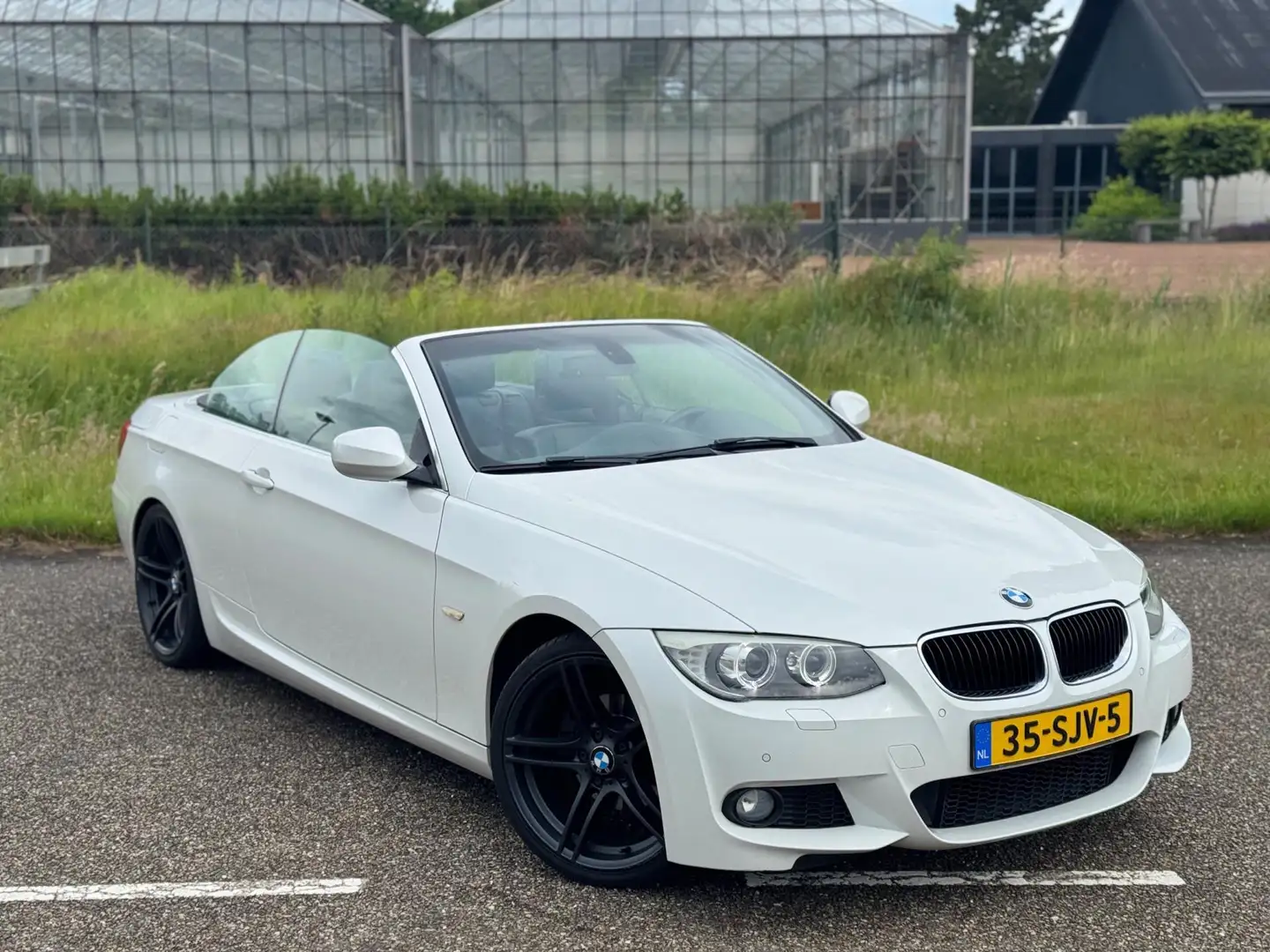 BMW 320 3-serie Cabrio 320i M-Sport AUT | Leder | Bi-Xenon Wit - 2