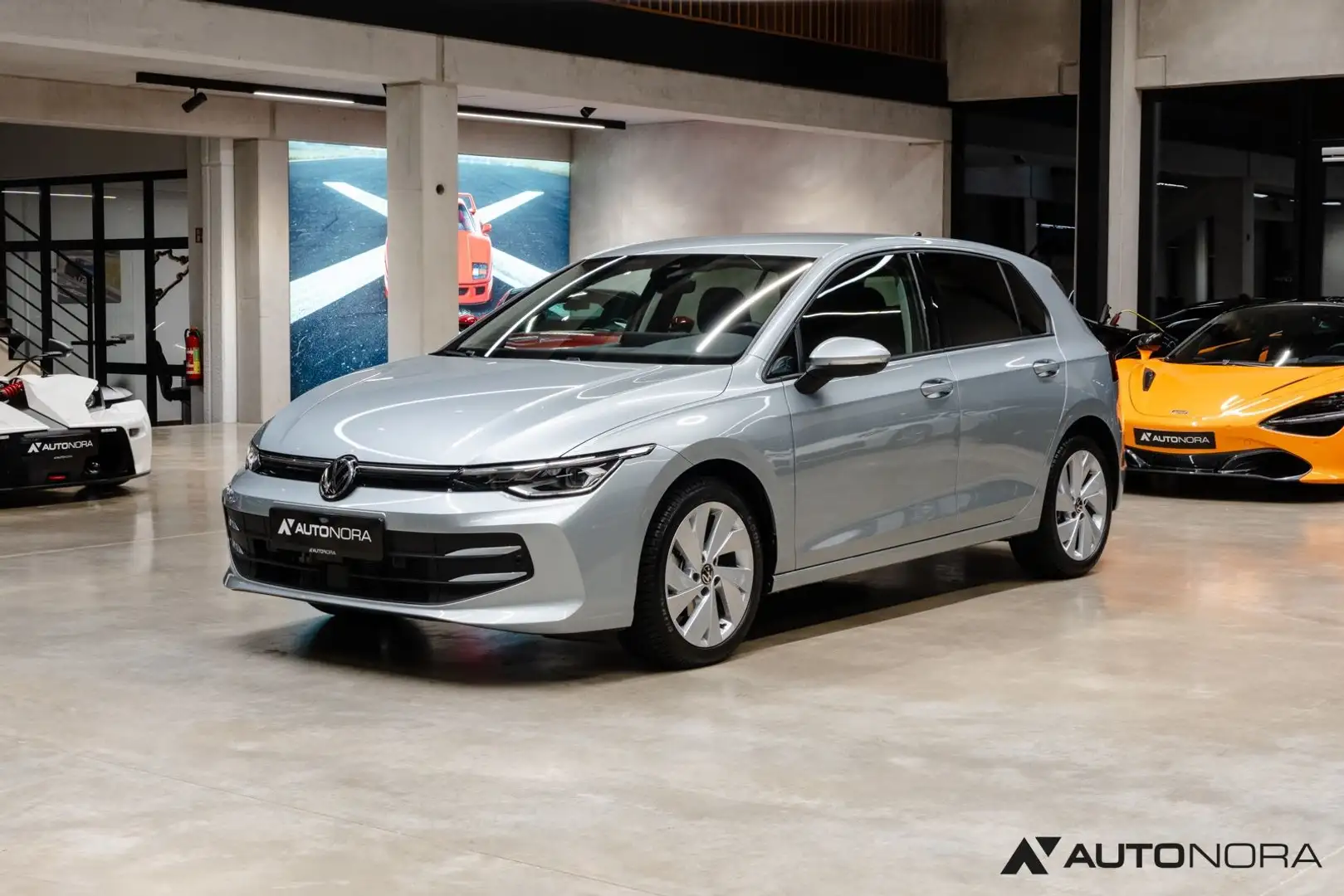 Volkswagen Golf VIII 2.0 TDI Life ACC / LED Silber - 1