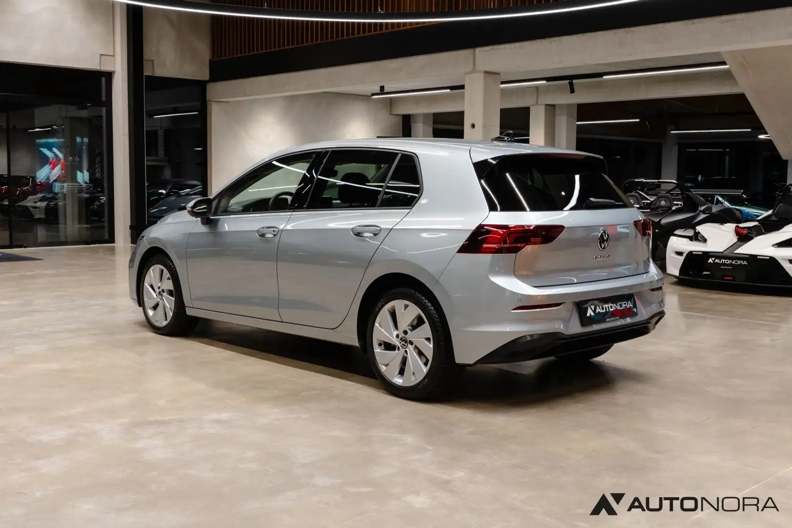 Volkswagen Golf VIII 2.0 TDI Life ACC / LED Silber - 2