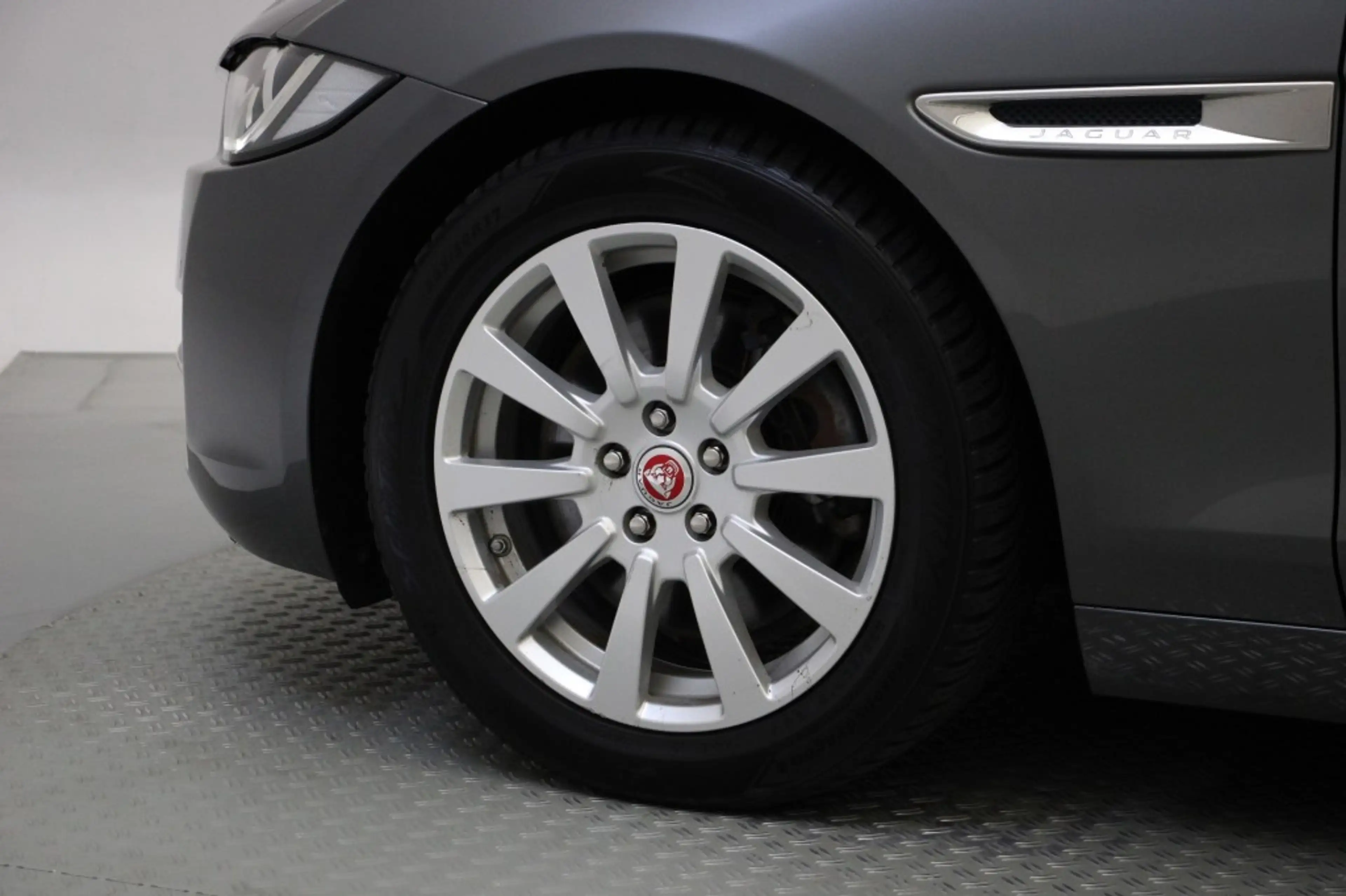 Jaguar XE Sedan 2.0t Pure Automaat - Navi, Camera, Leer, Sto — photo 31