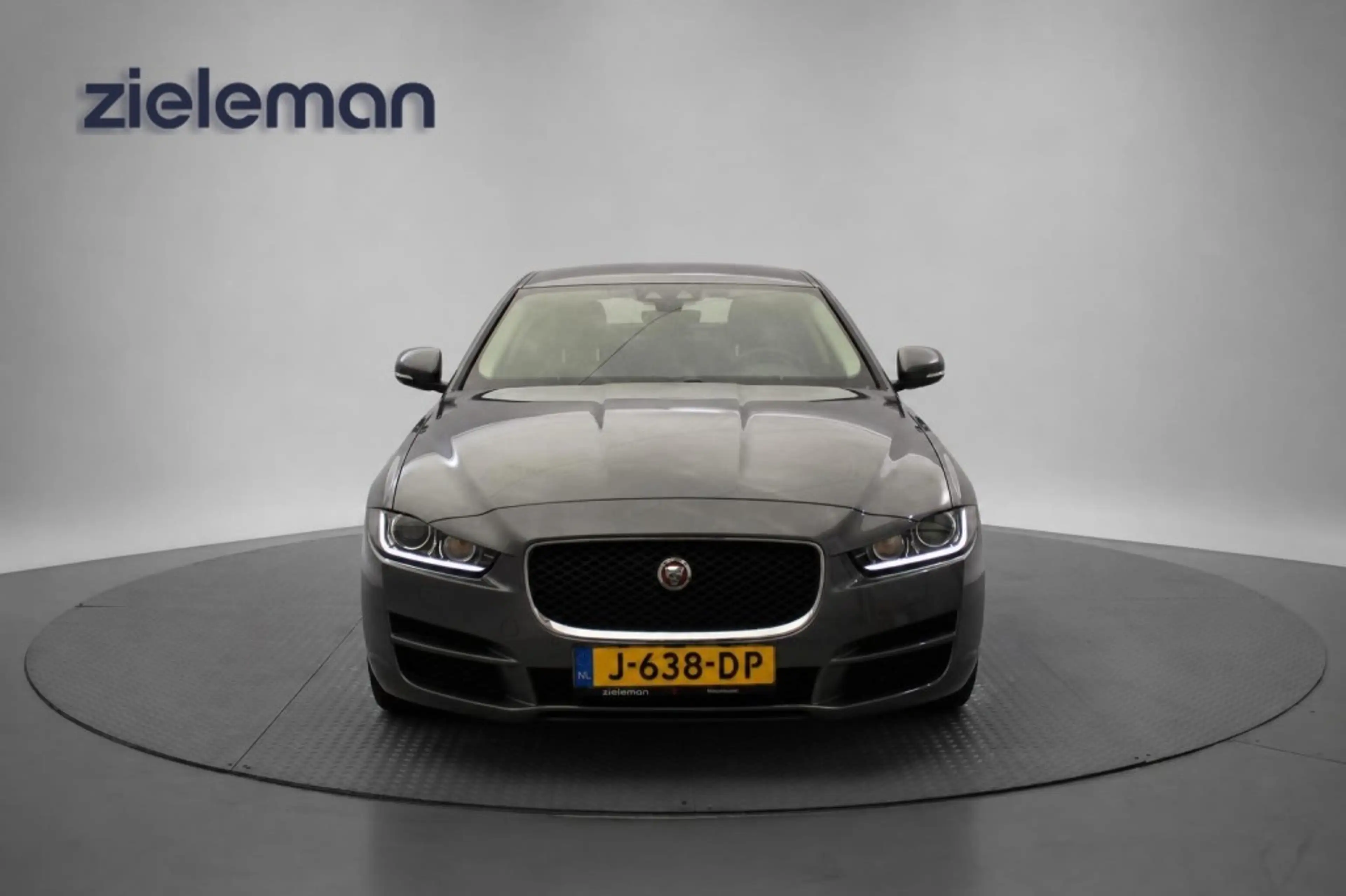 Jaguar XE Sedan 2.0t Pure Automaat - Navi, Camera, Leer, Sto — photo 14