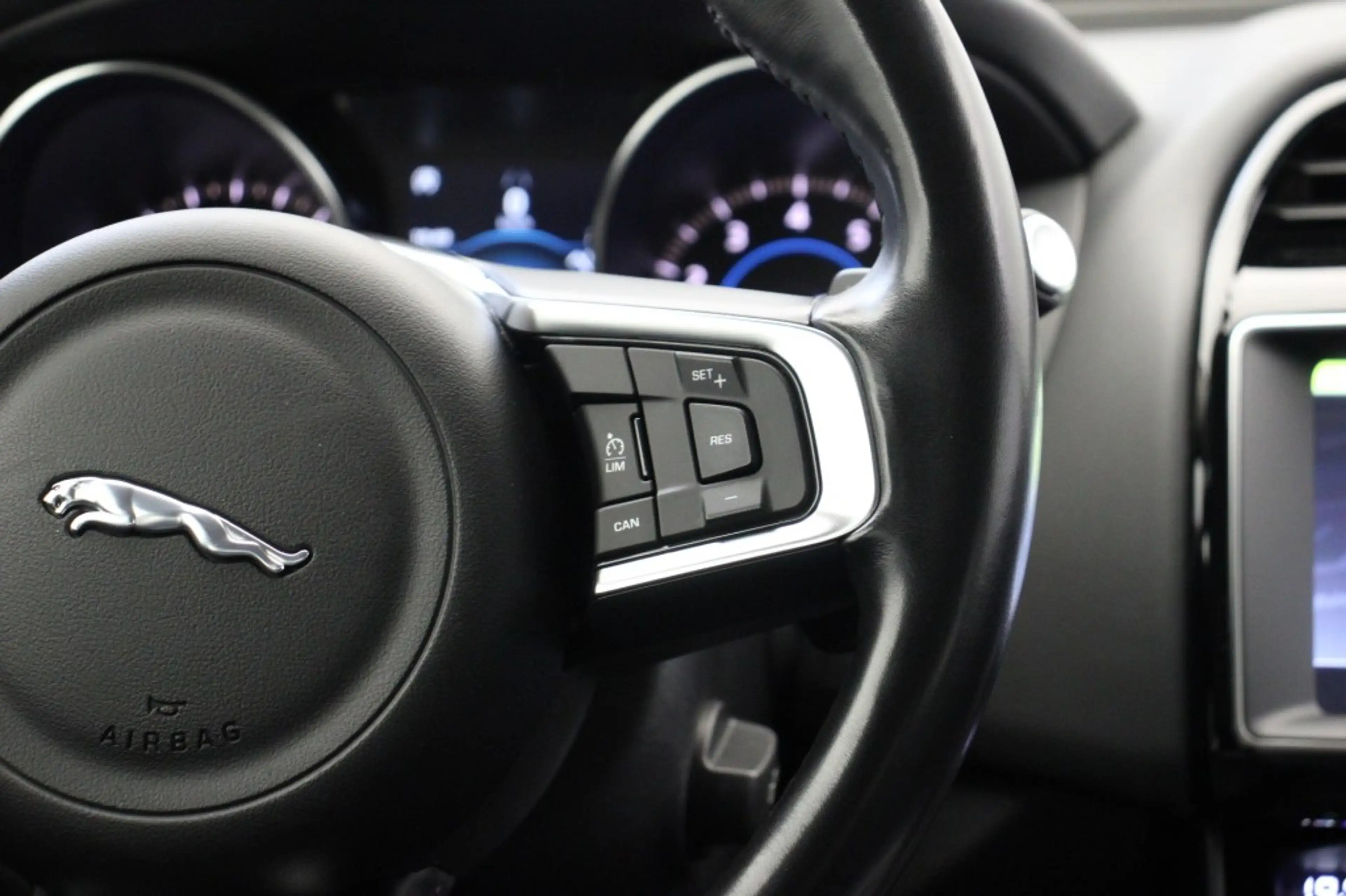 Jaguar XE Sedan 2.0t Pure Automaat - Navi, Camera, Leer, Sto — photo 22