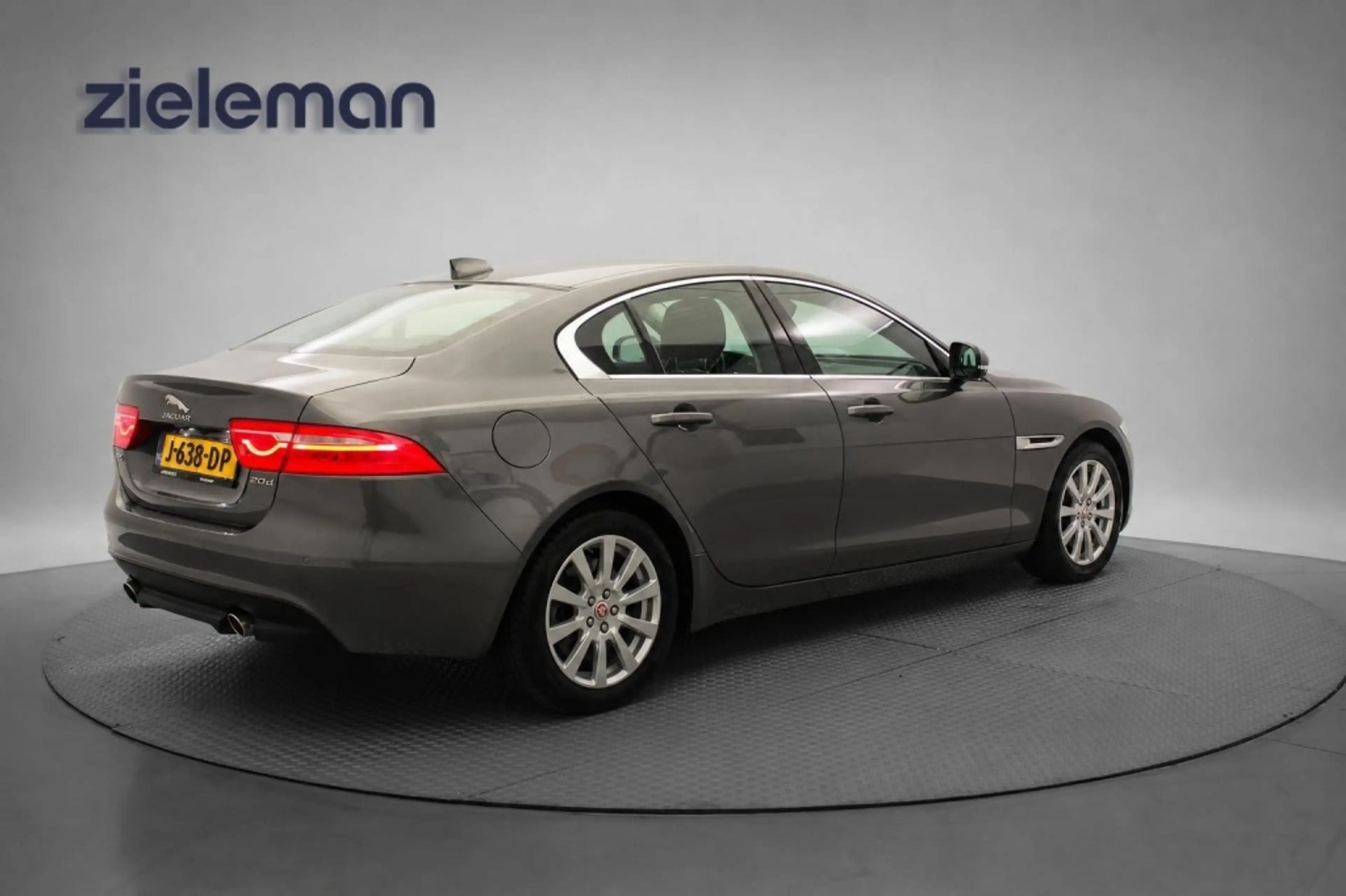 Jaguar XE Sedan 2.0t Pure Automaat - Navi, Camera, Leer, Sto — photo 16
