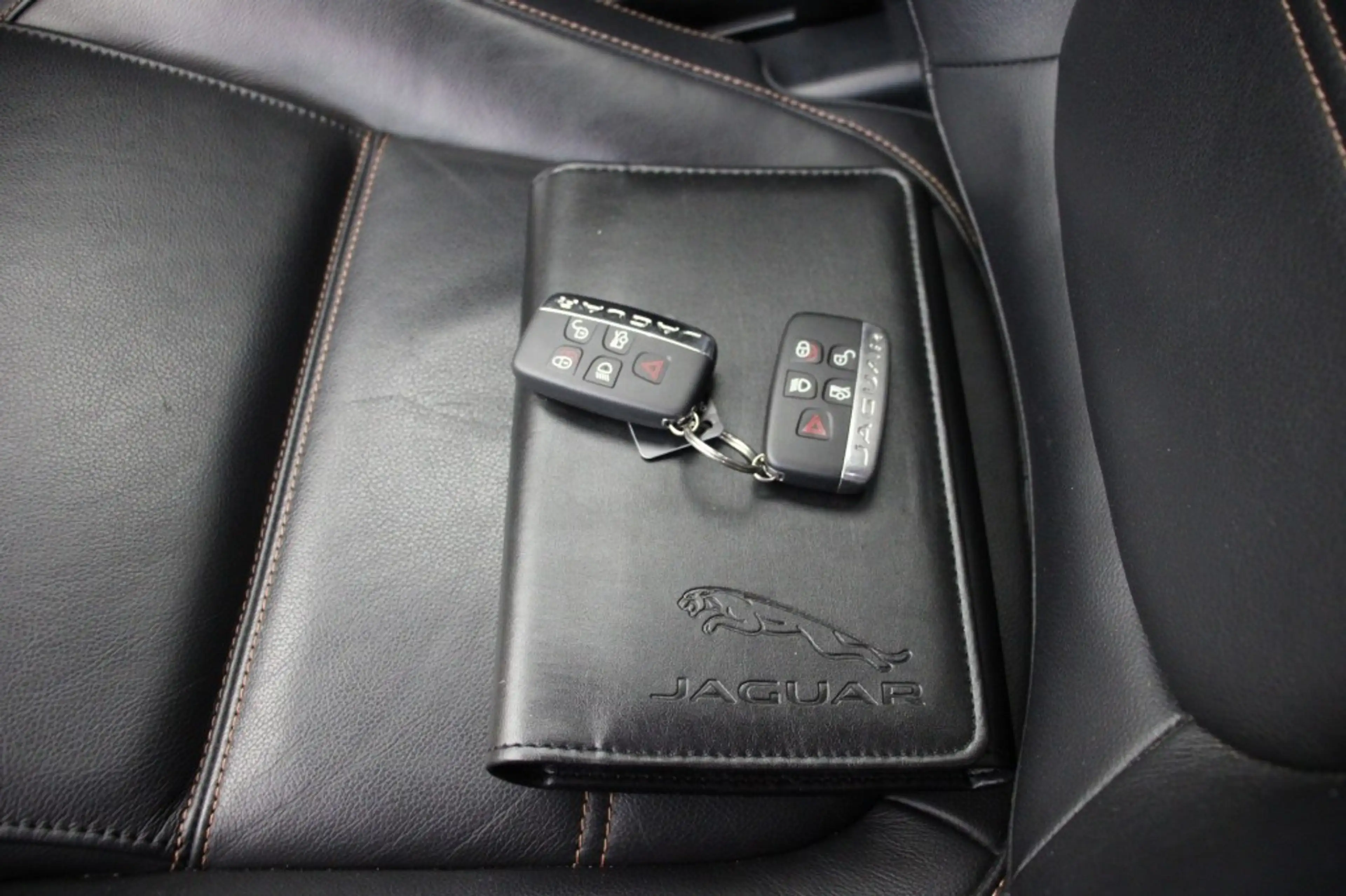 Jaguar XE Sedan 2.0t Pure Automaat - Navi, Camera, Leer, Sto — photo 30