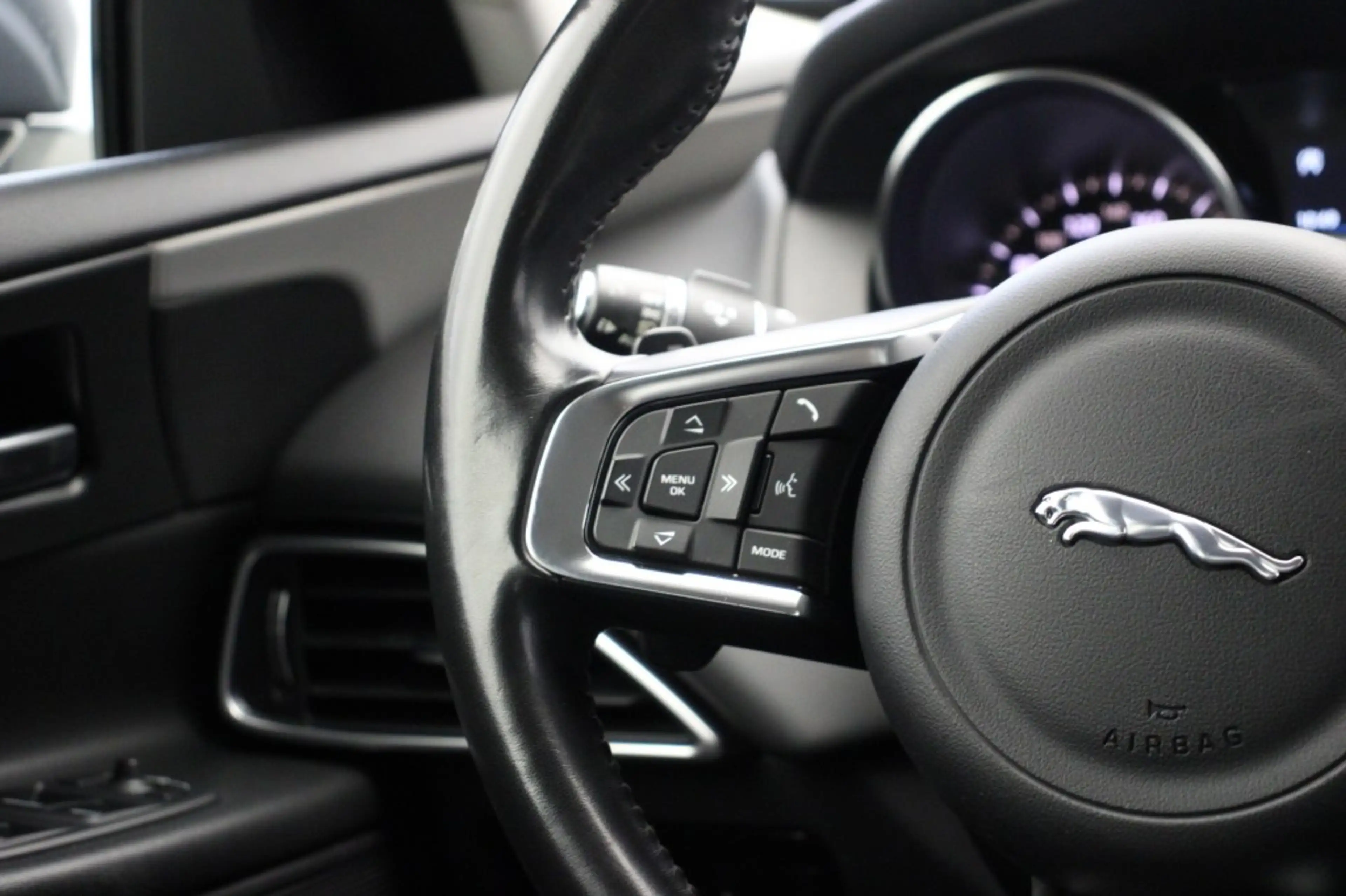 Jaguar XE Sedan 2.0t Pure Automaat - Navi, Camera, Leer, Sto — photo 21