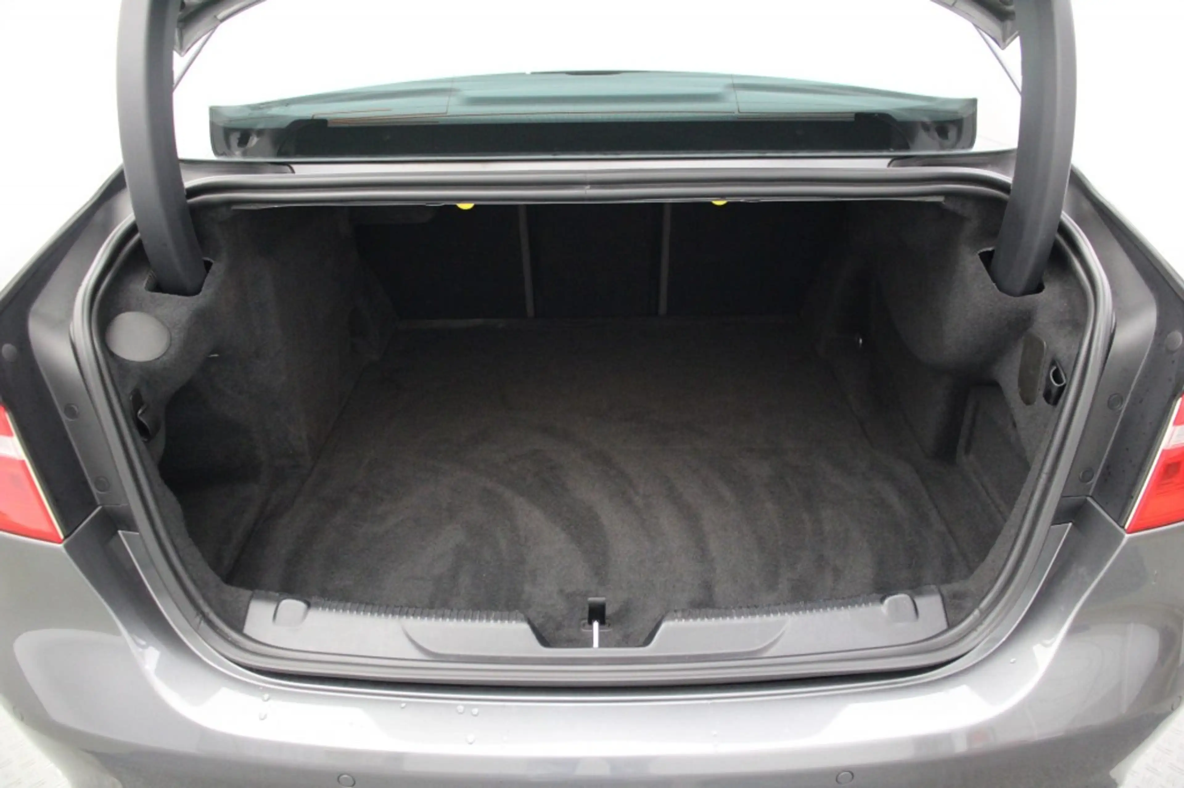 Jaguar XE Sedan 2.0t Pure Automaat - Navi, Camera, Leer, Sto — photo 12