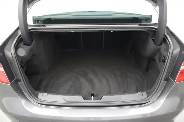 Jaguar Xe view 12
