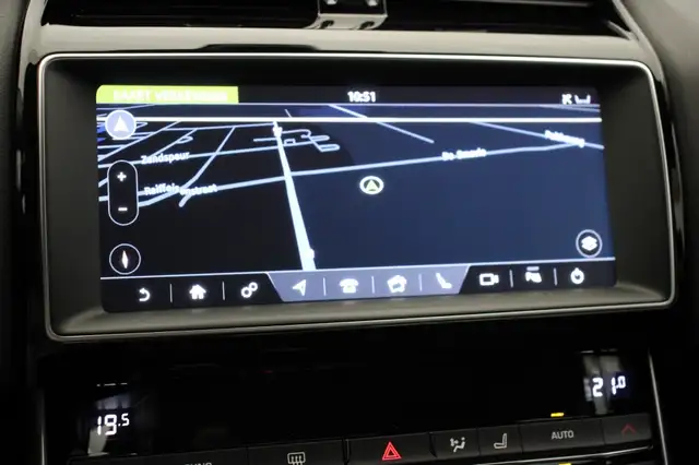 Jaguar Xe view 5