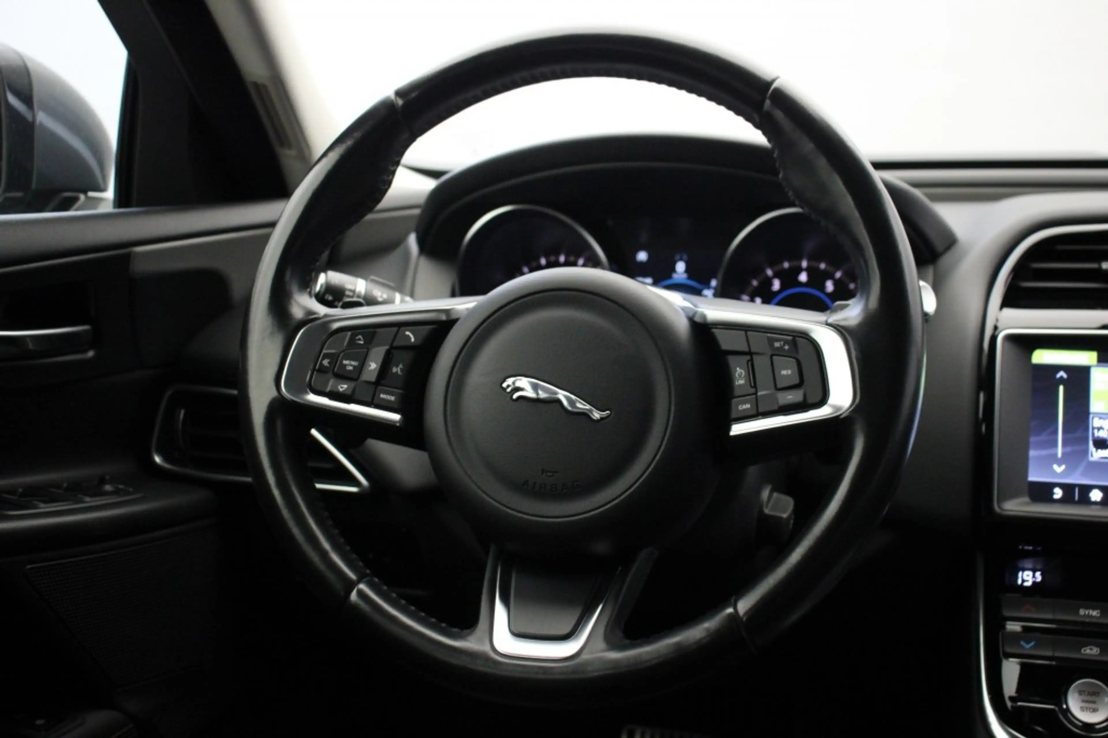 Jaguar XE Sedan 2.0t Pure Automaat - Navi, Camera, Leer, Sto — photo 20