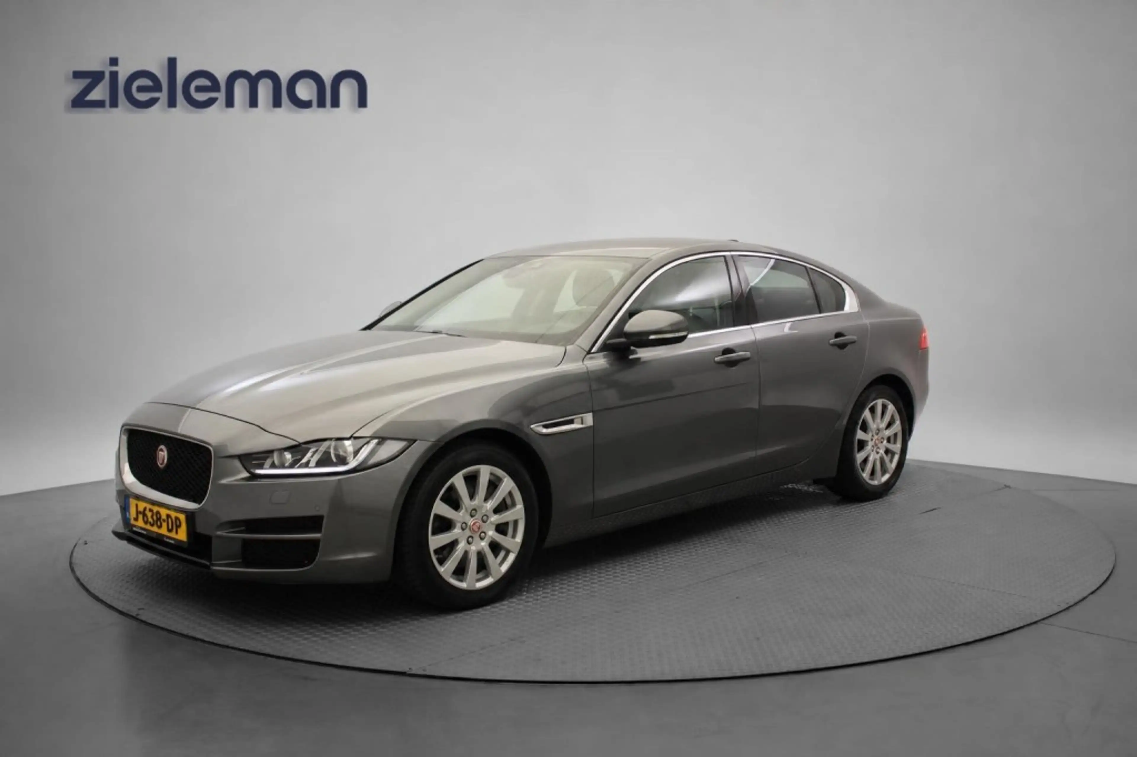 Jaguar XE Sedan 2.0t Pure Automaat - Navi, Camera, Leer, Sto — photo 19
