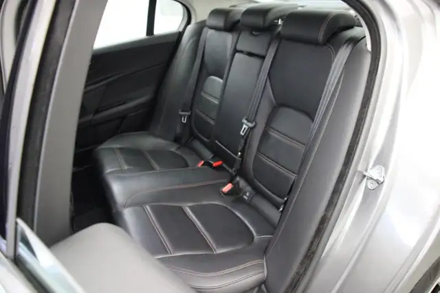 Jaguar Xe view 11