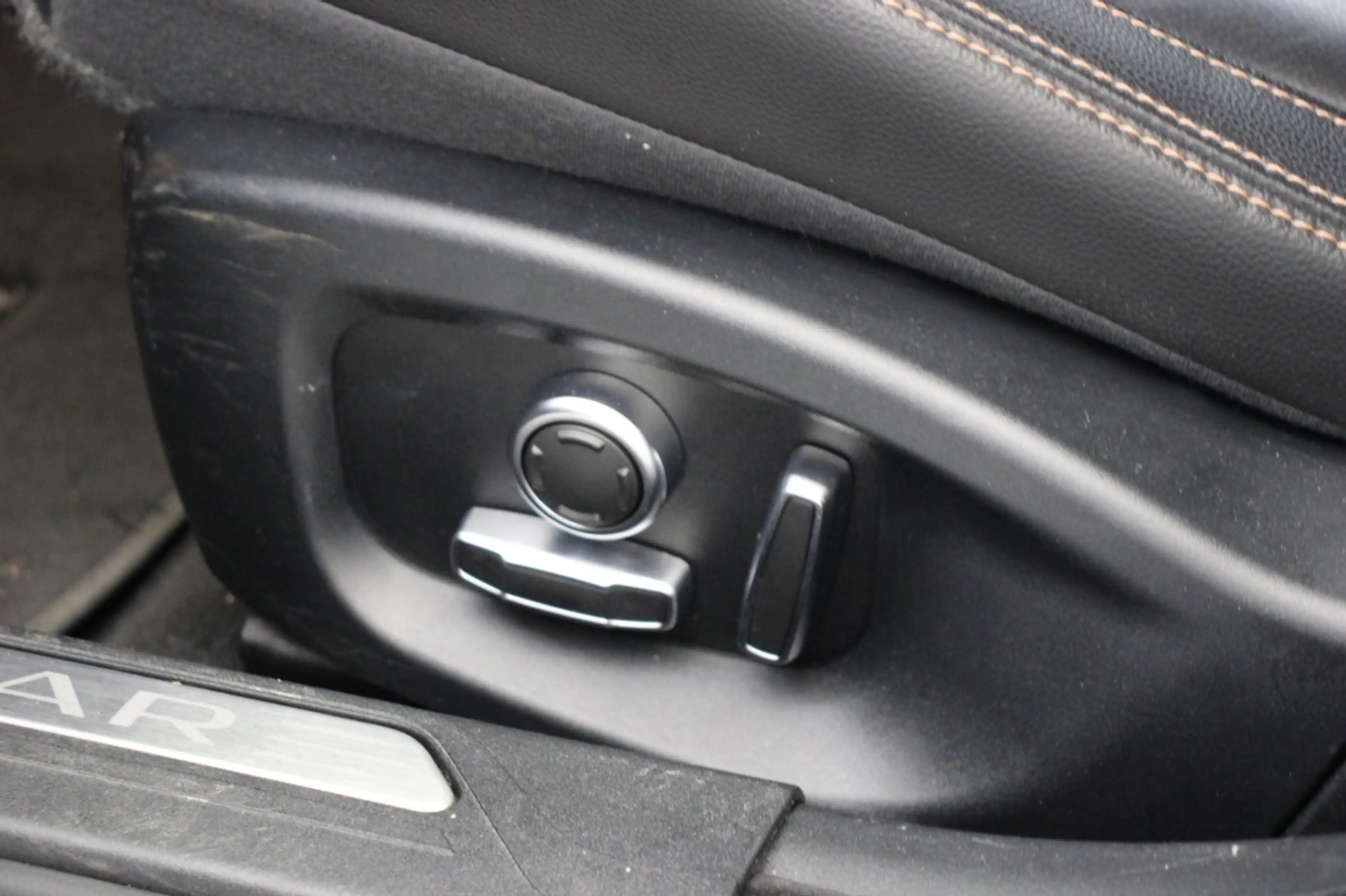 Jaguar XE Sedan 2.0t Pure Automaat - Navi, Camera, Leer, Sto — photo 10