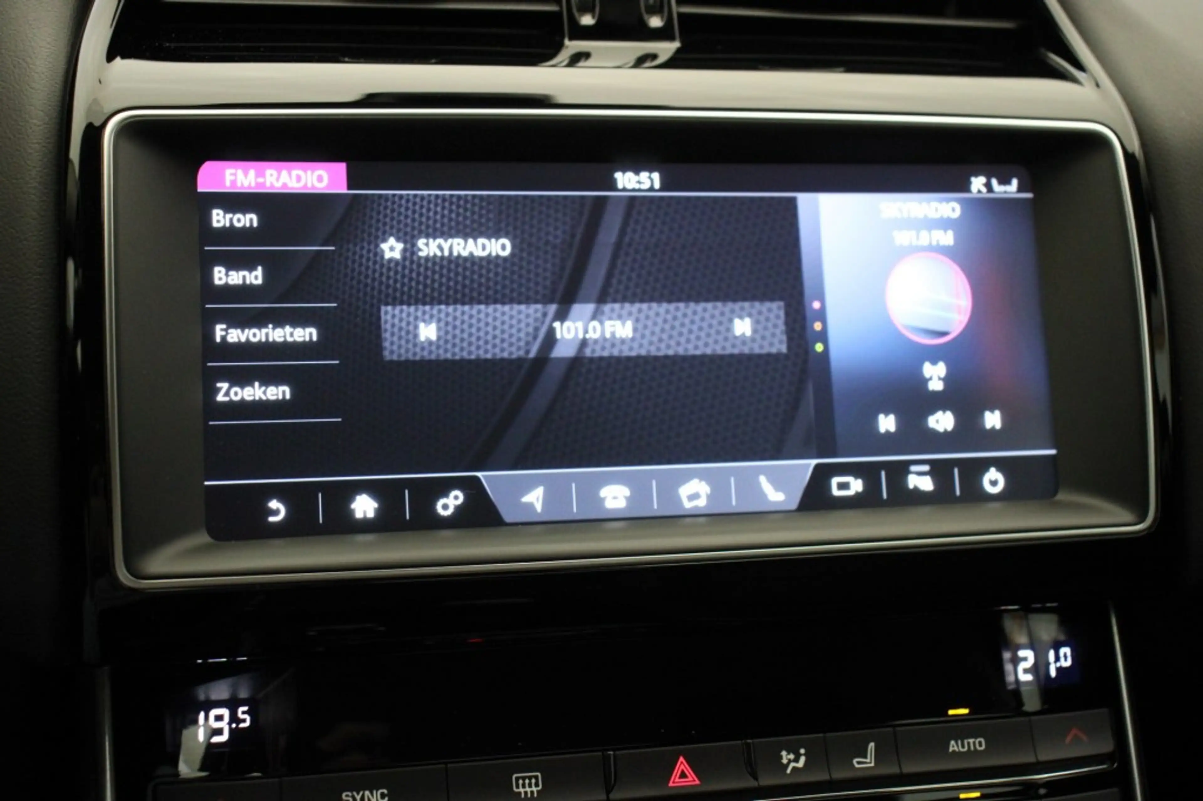 Jaguar XE Sedan 2.0t Pure Automaat - Navi, Camera, Leer, Sto — photo 26