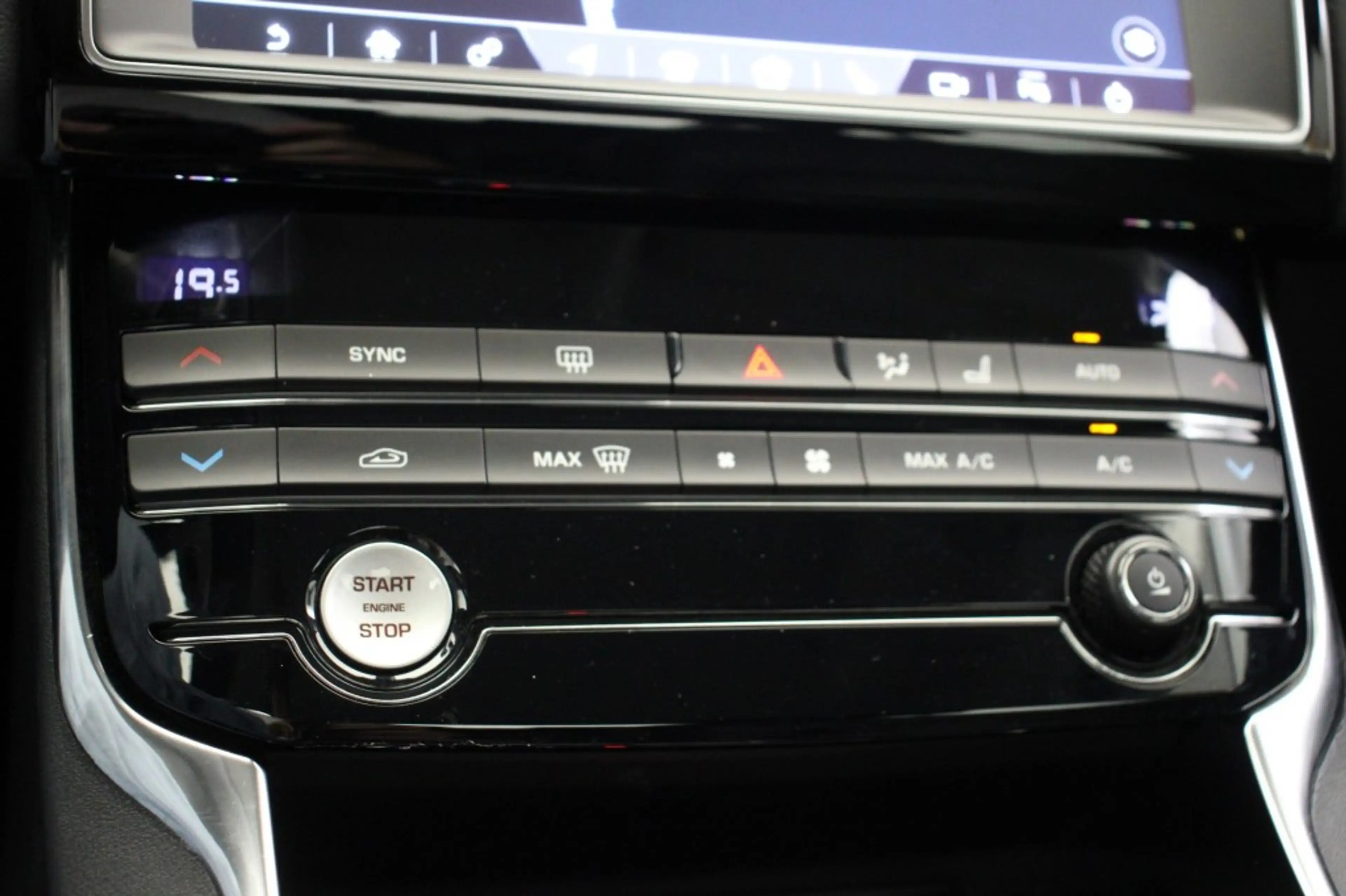 Jaguar XE Sedan 2.0t Pure Automaat - Navi, Camera, Leer, Sto — photo 27