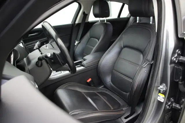 Jaguar Xe view 9