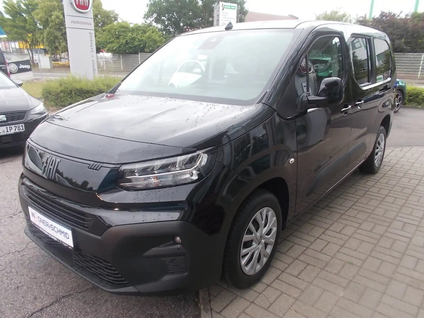 Fiat Doblo Kombi 1.5 HDi 130 Automatik + 7 Sitzer Schwarz - 1