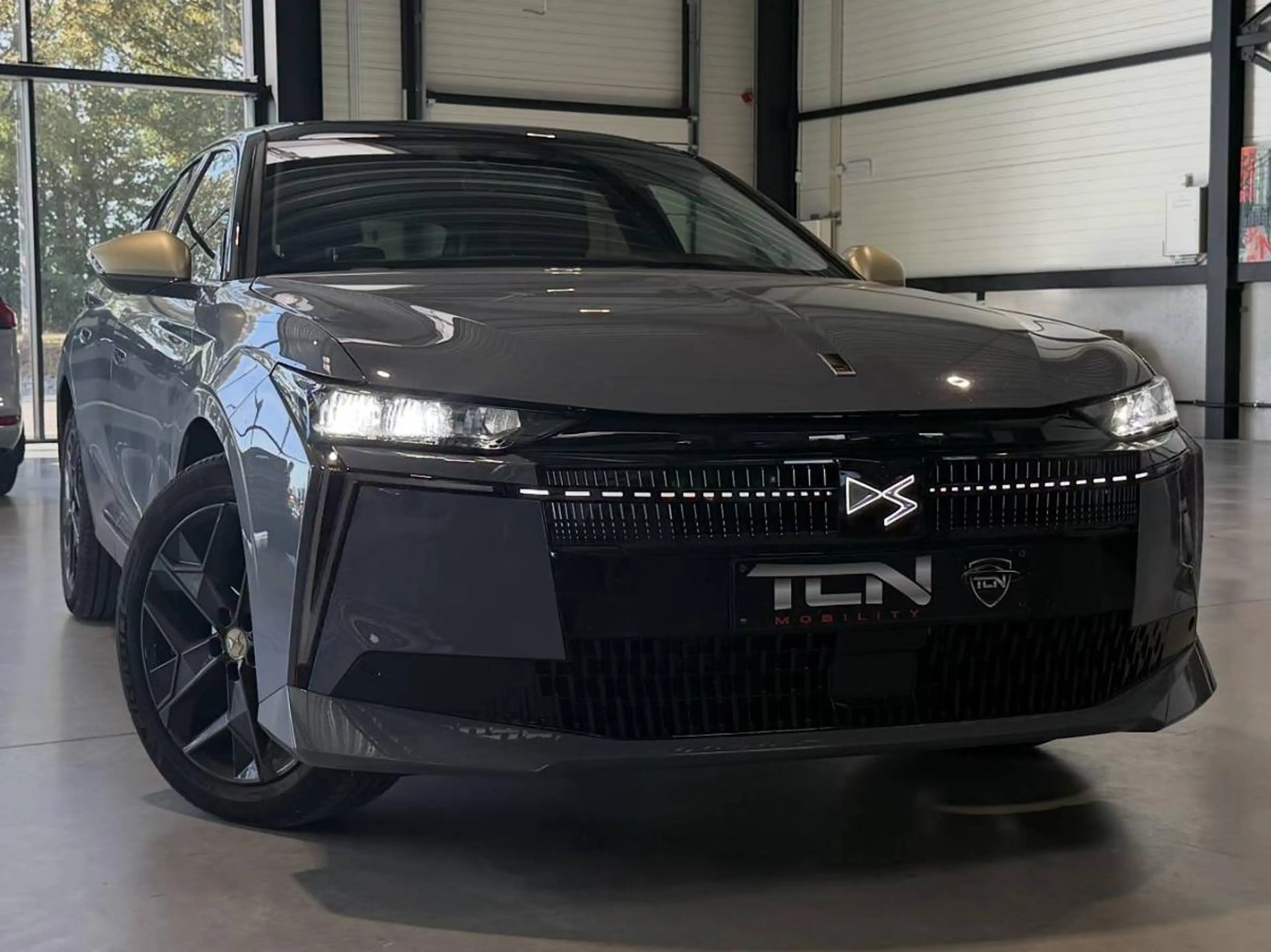 DS Automobiles N°4 N°4 1.2 Hybrid DS Performance Line DS Performance Line — photo 2