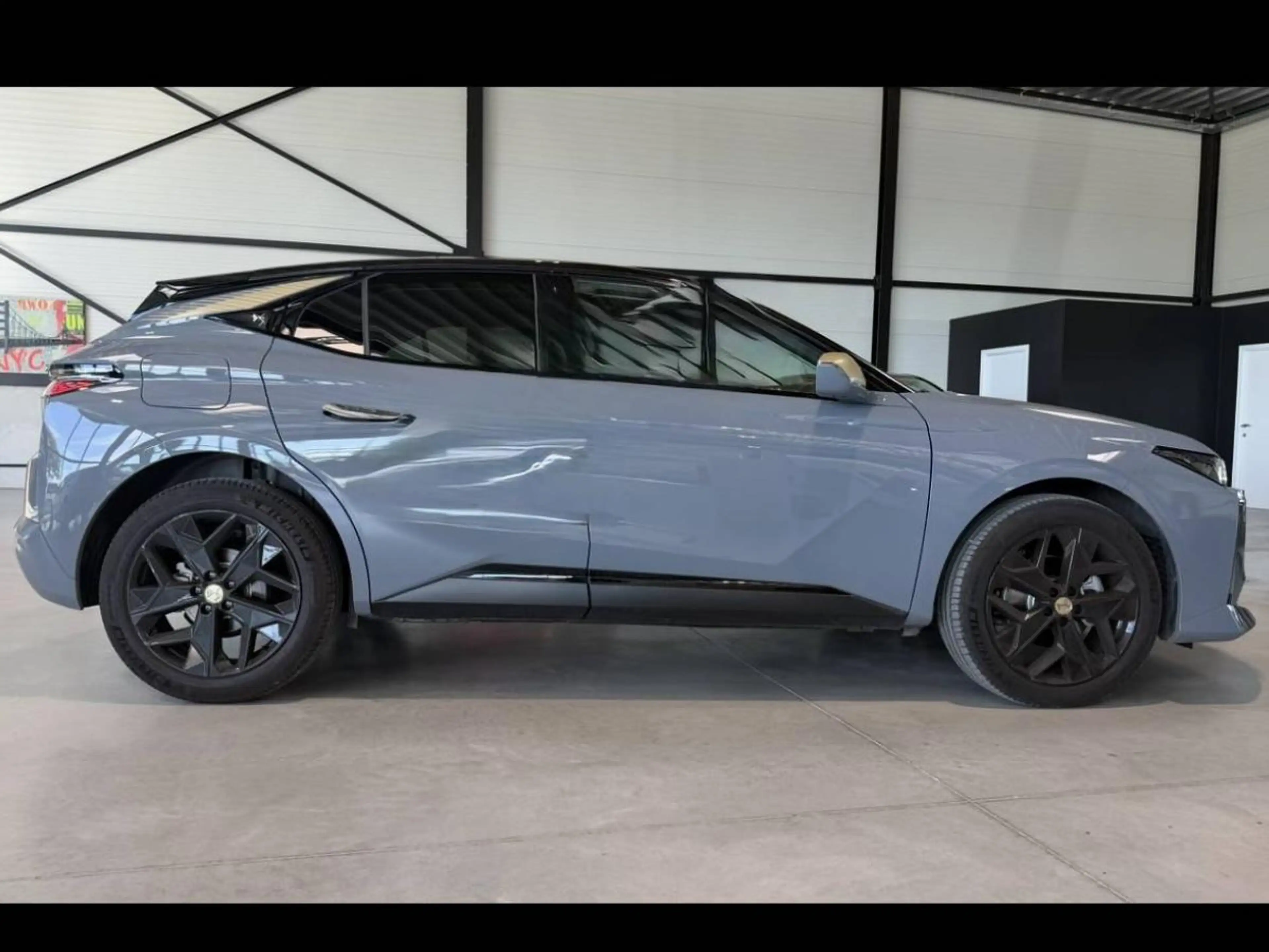 DS Automobiles N°4 N°4 1.2 Hybrid DS Performance Line DS Performance Line — photo 5