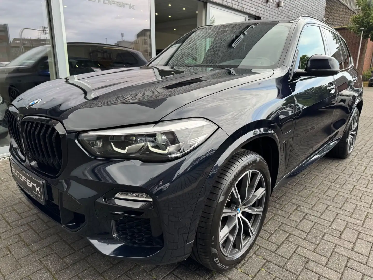 BMW X5 xDrive45e M Sport ACC AHK DaProf KomfSitz 20" Schwarz - 1