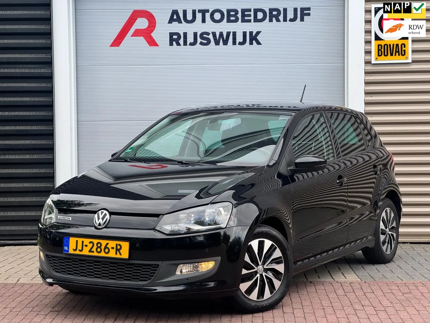 Volkswagen Polo 1.0 BlueMotion Connected Series Zwart - 1