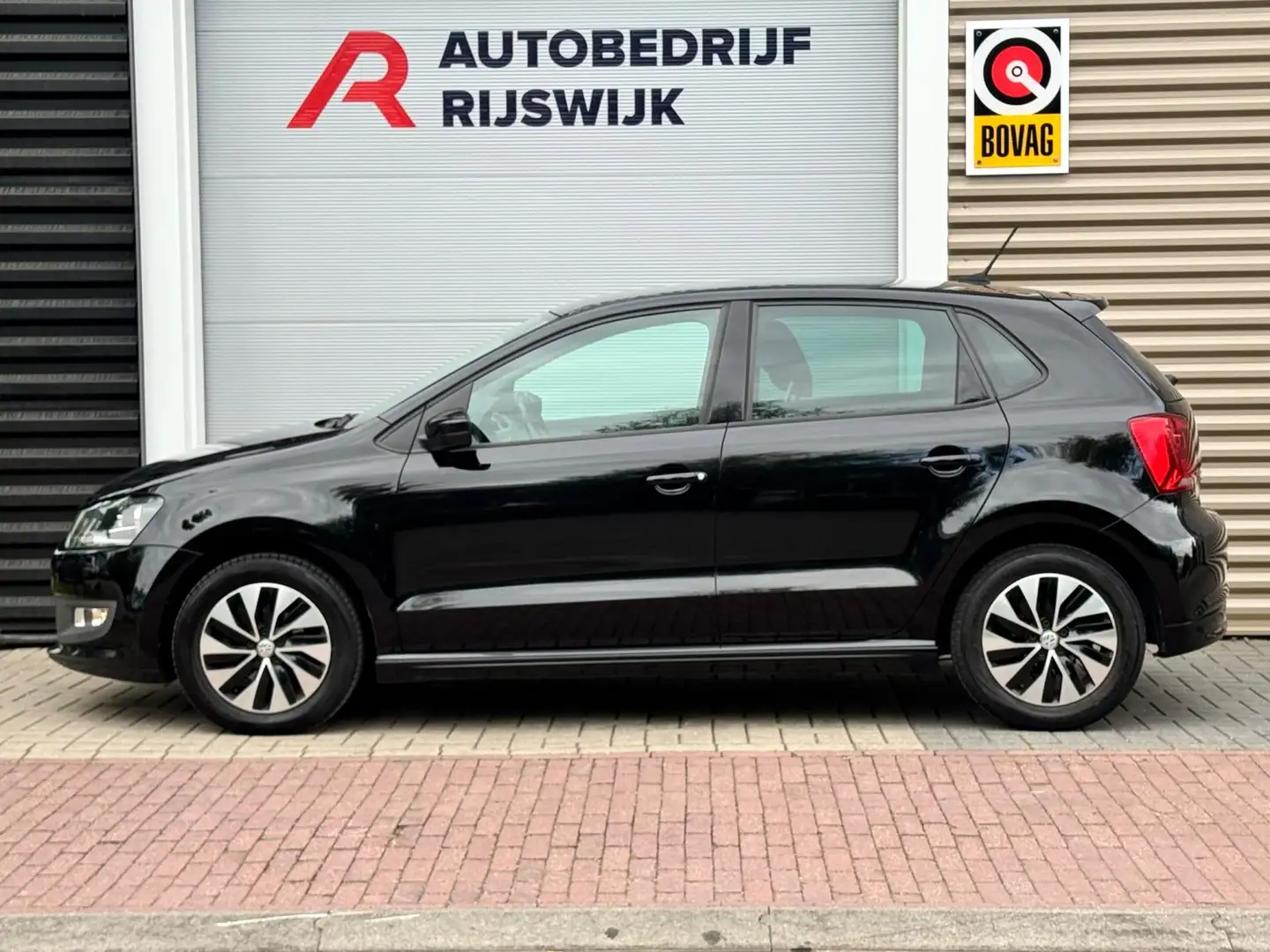 Volkswagen Polo 1.0 BlueMotion Connected Series Zwart - 2