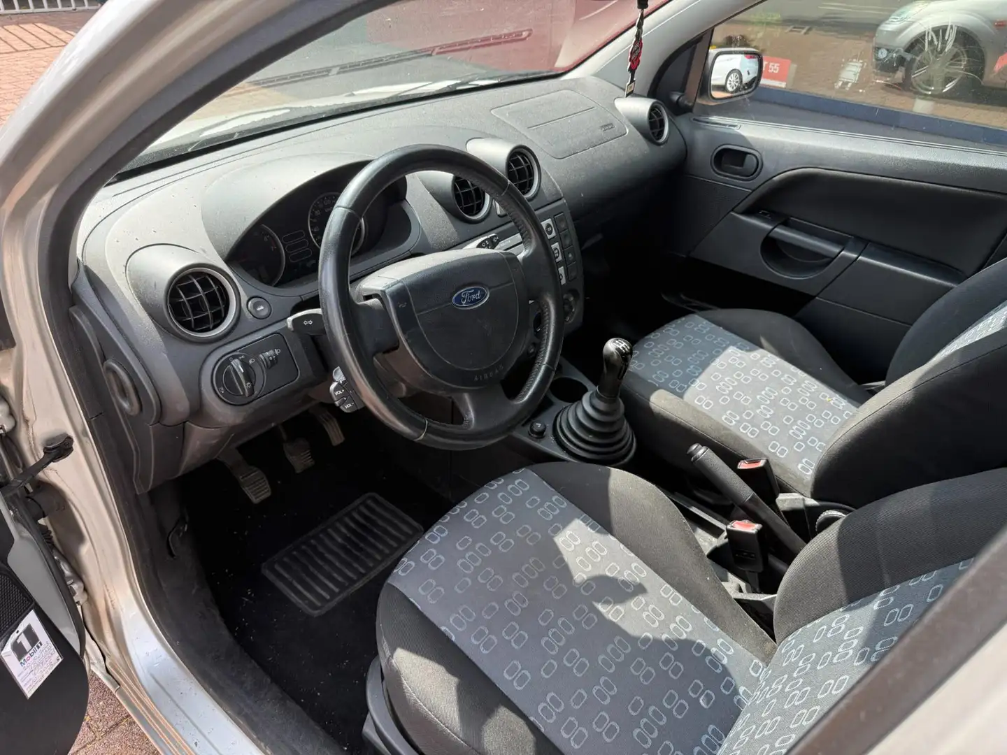 Ford Fiesta 1.3 Centennial | NAP | Trekhaak | Airco Grijs - 2