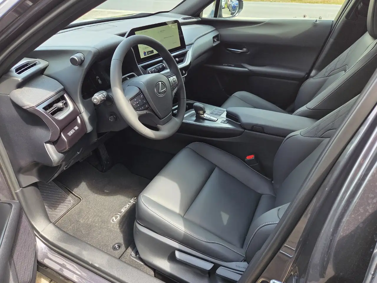 Lexus UX 300h F Sport Design 4