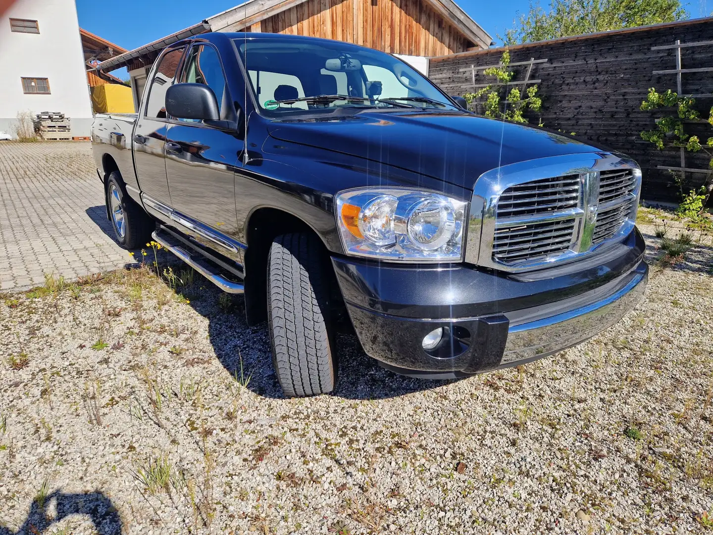 Dodge RAM 1500 Laramie Schwarz - 2