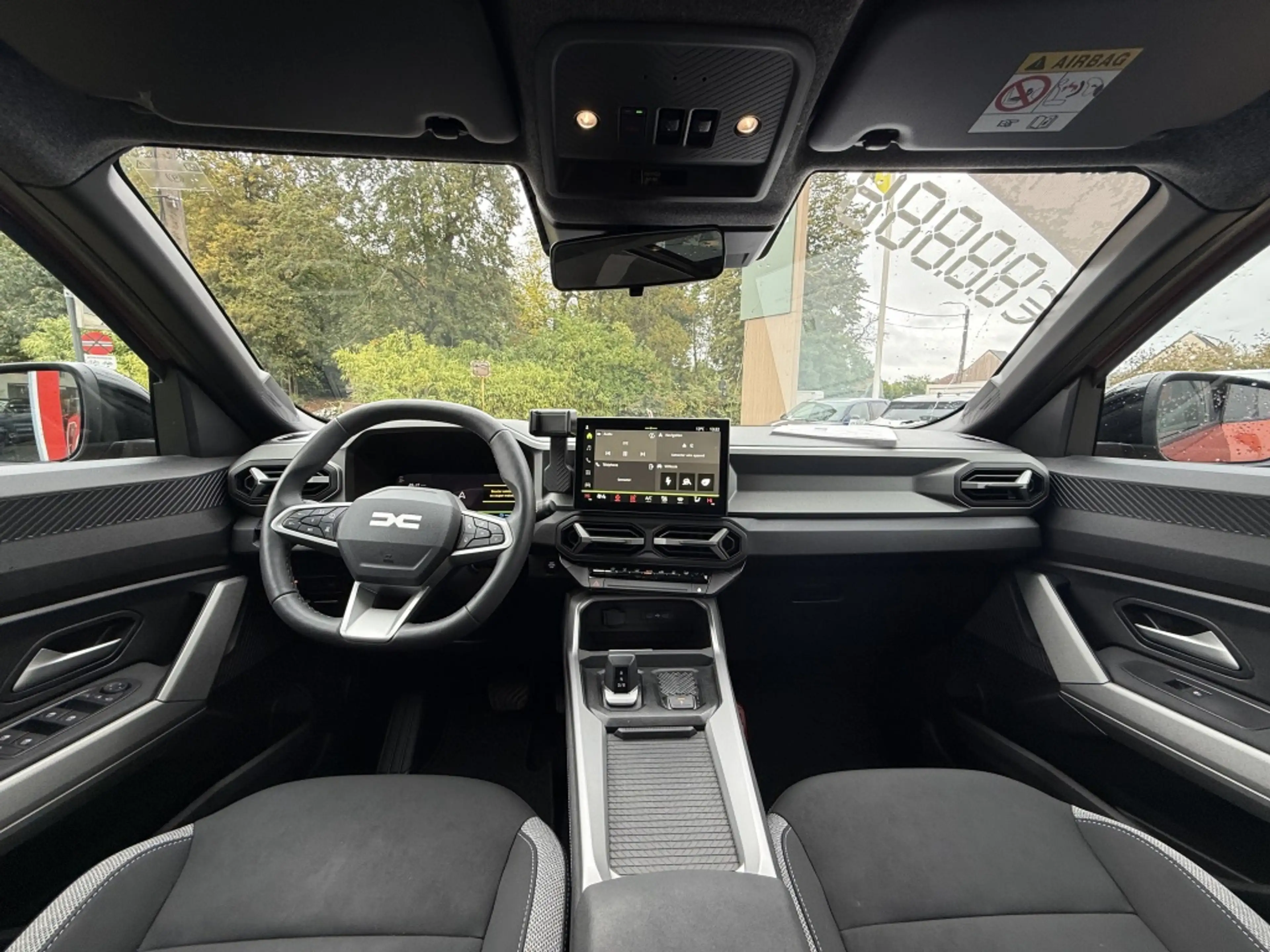 Dacia Bigster Hybrid 155 Journey — photo 11