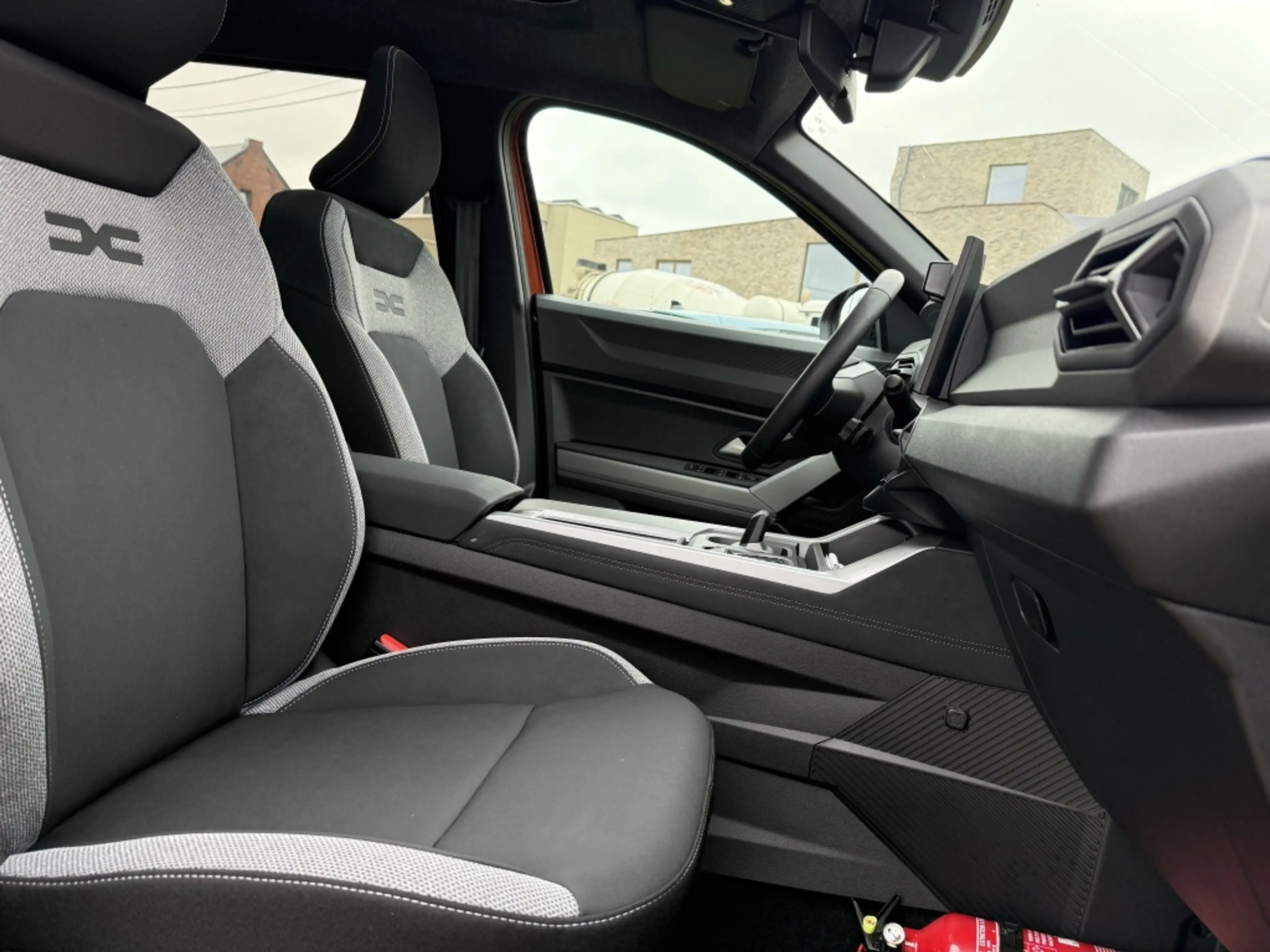 Dacia Bigster Hybrid 155 Journey — photo 13